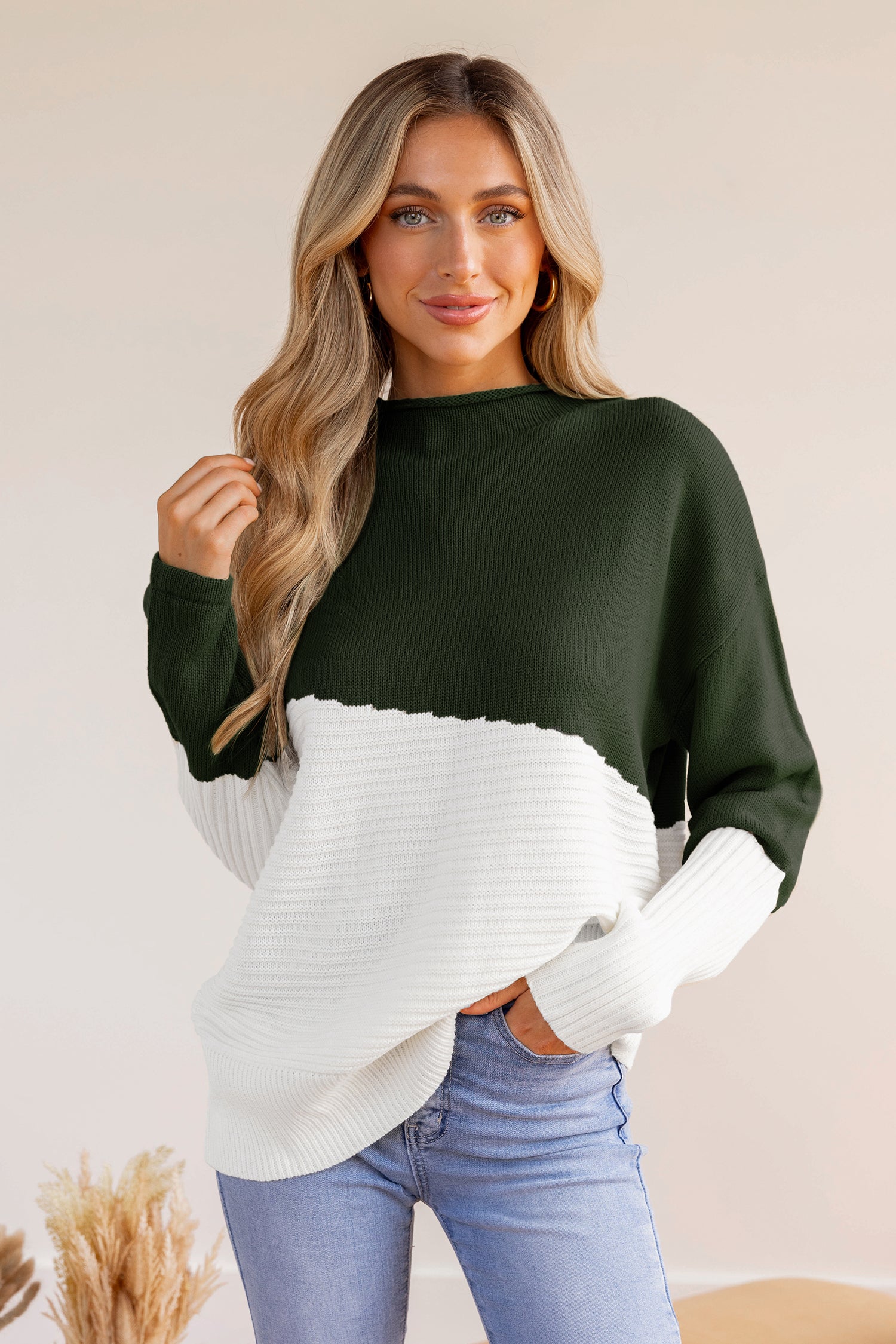 Asymmetrischer Stehkragen-Pullover mit Blockmuster