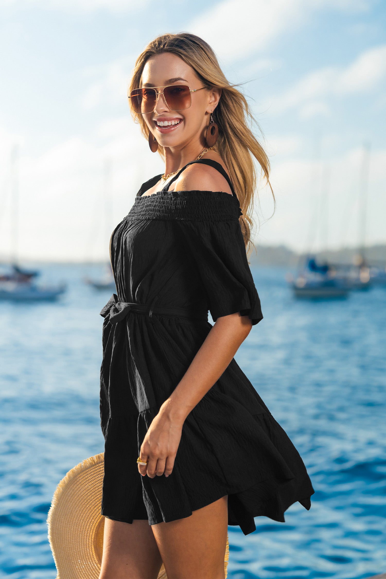 Kurzarm schulterfreies Minikleid mit Taillengürtel