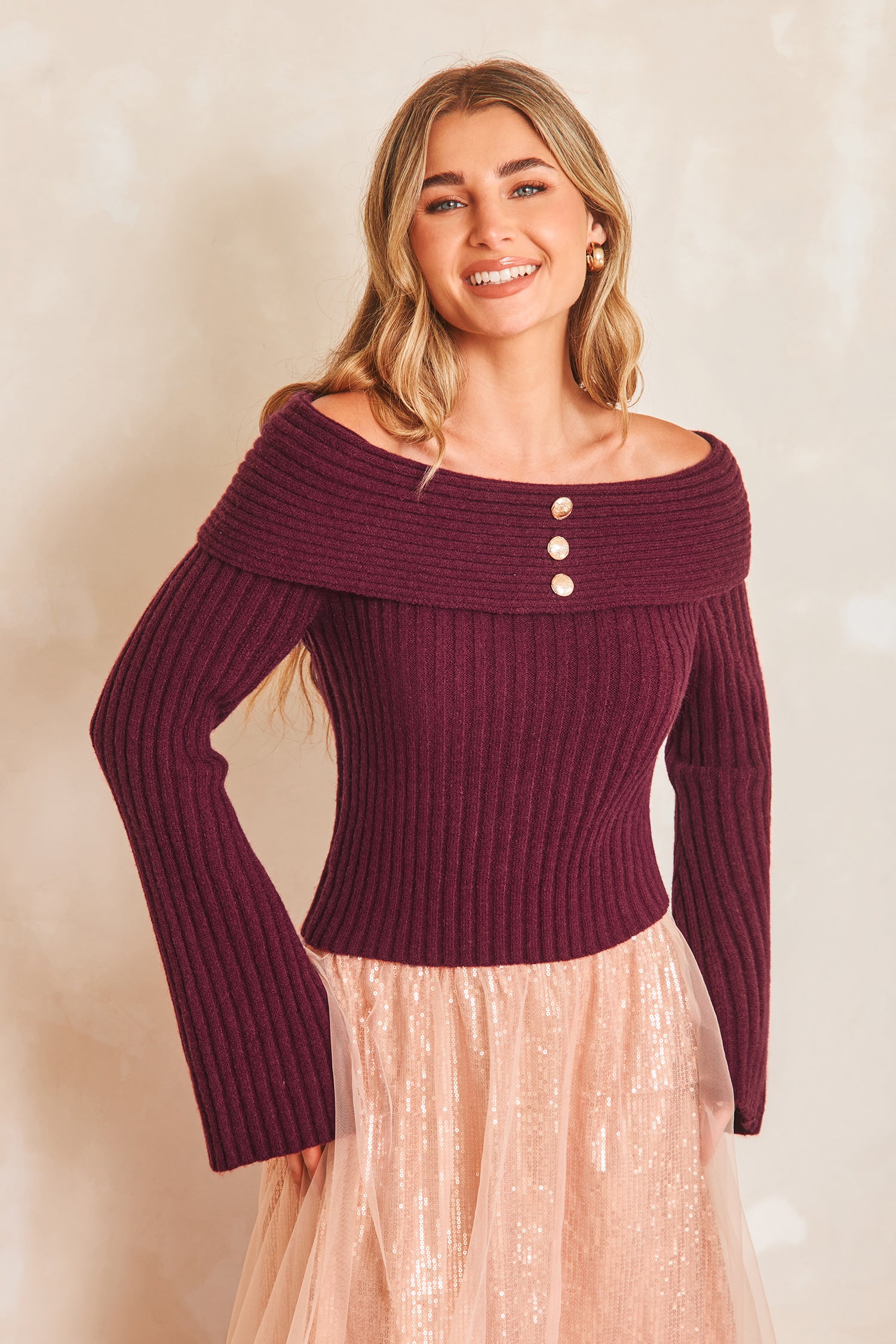 Burgunderroter Schulterfreier Pullover