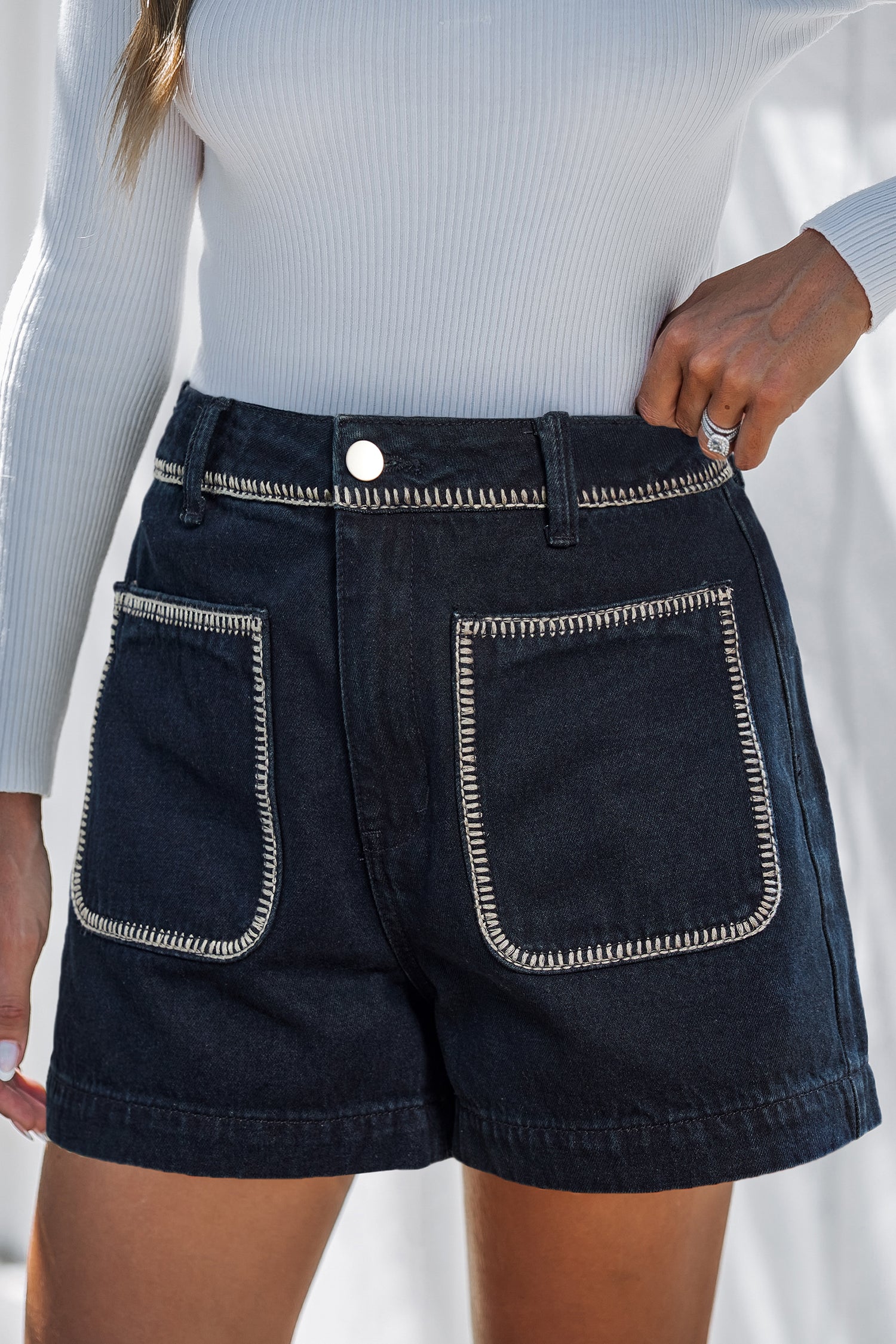 Blaue High-Waist Shorts mit Taschen