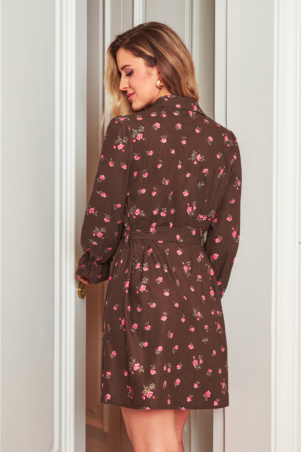 Braunes Geblümtes Minikleid mit Taillenbindung