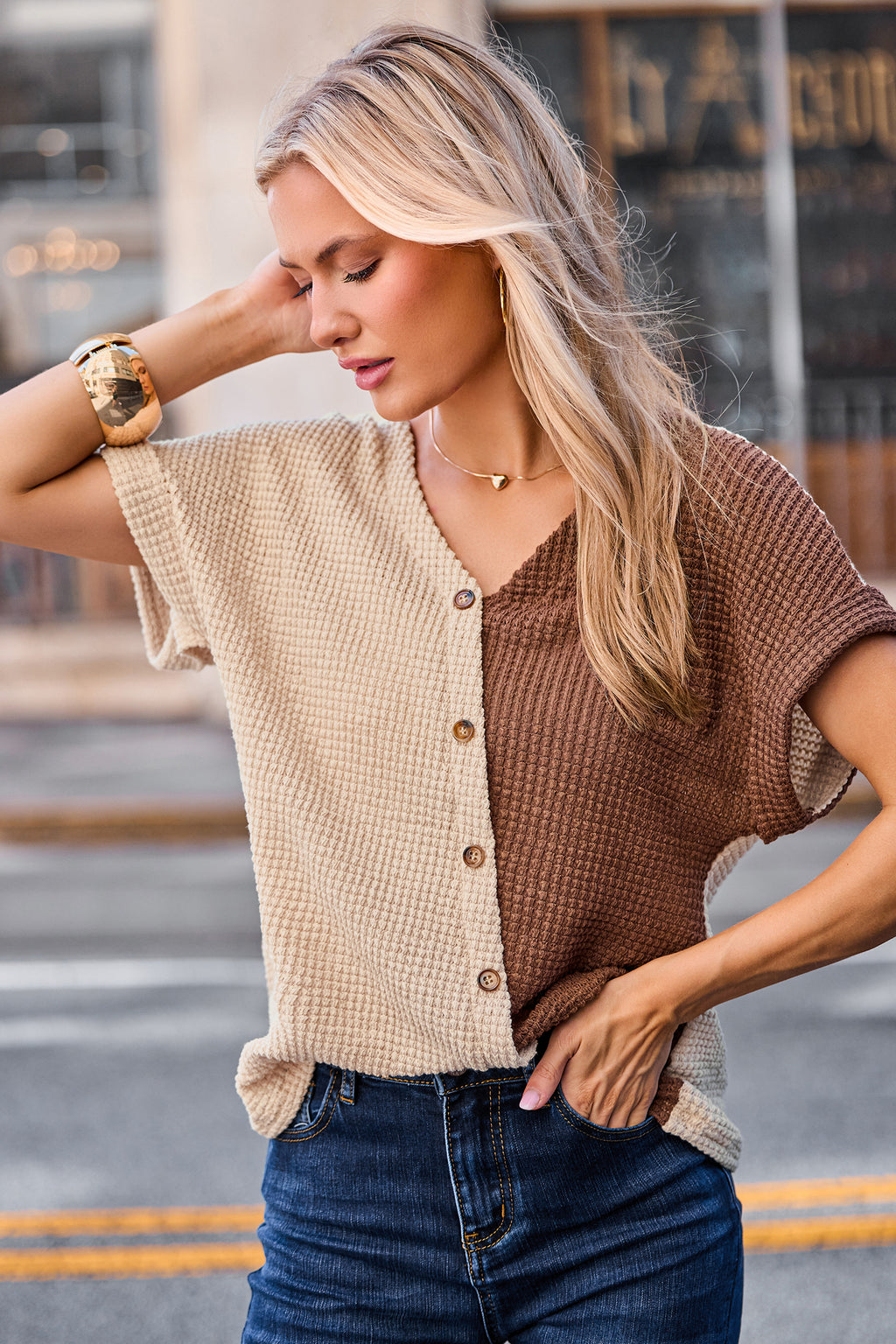 Beige-Braunes Colorblock-Top mit Knopfleiste vorne