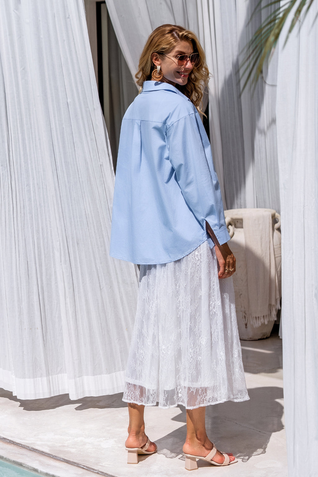 Klassische blaue Bluse