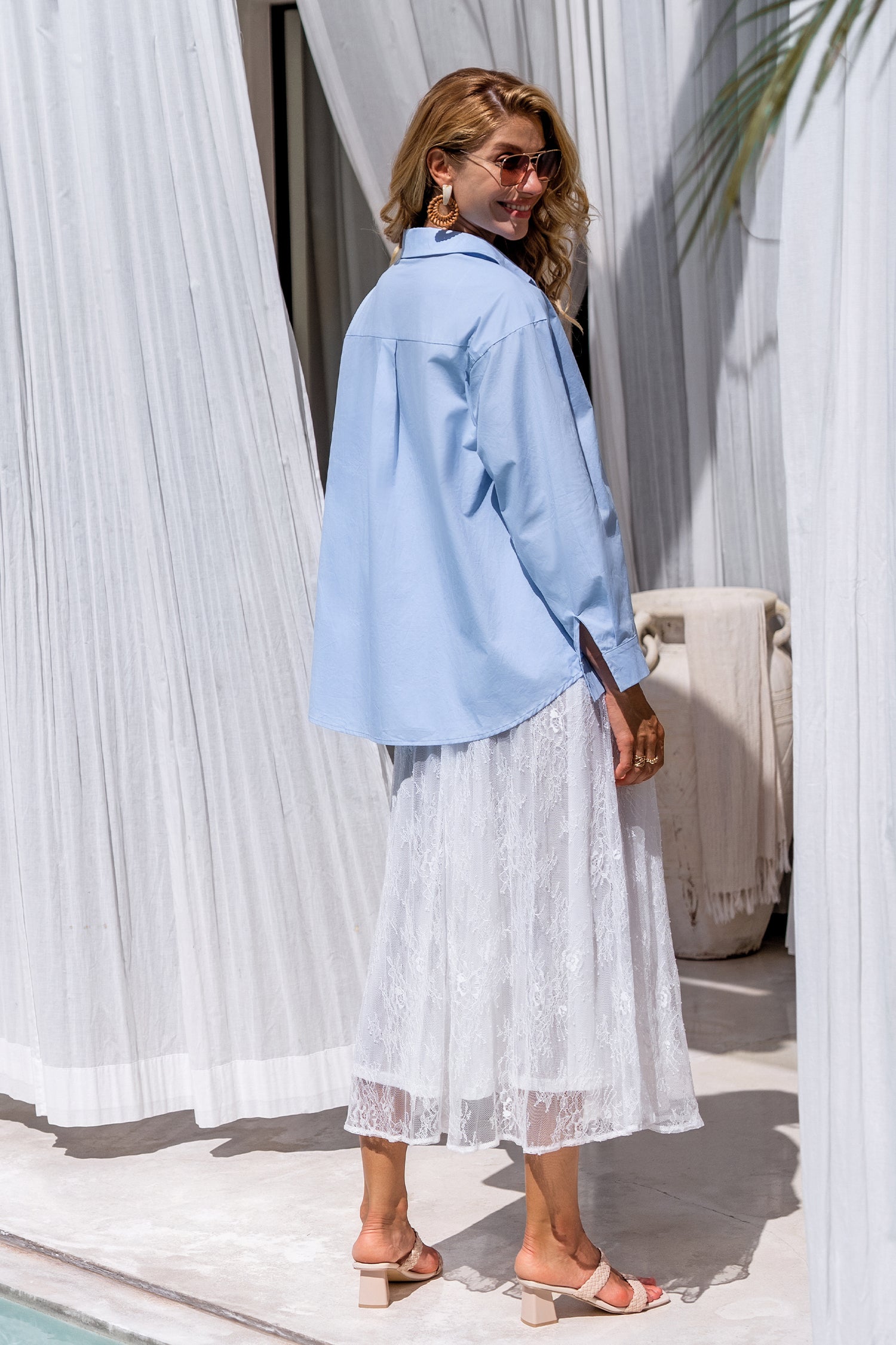 Klassische blaue Bluse