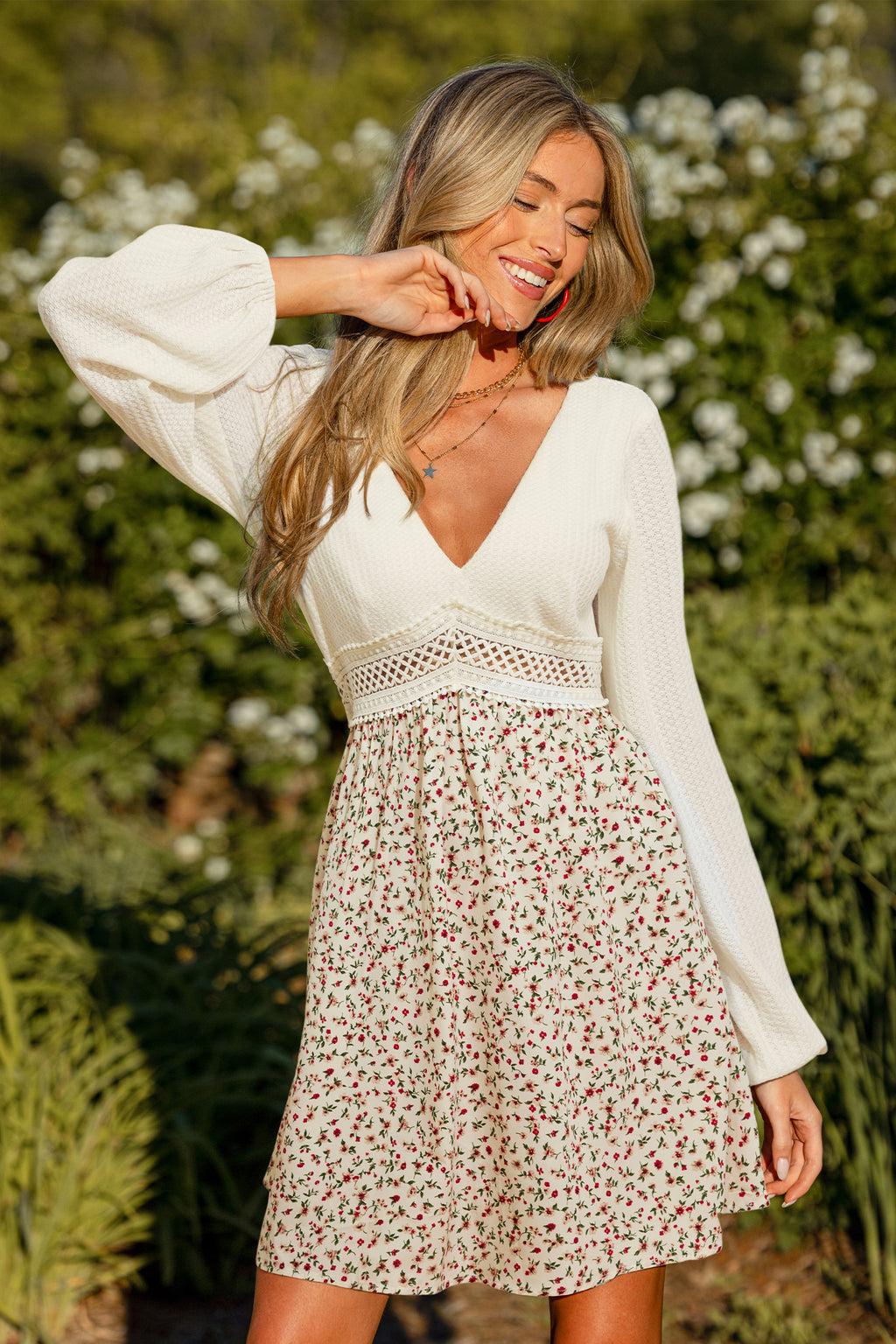 Lange Ärmel V-Ausschnitt Minikleid mit Blumenmuster