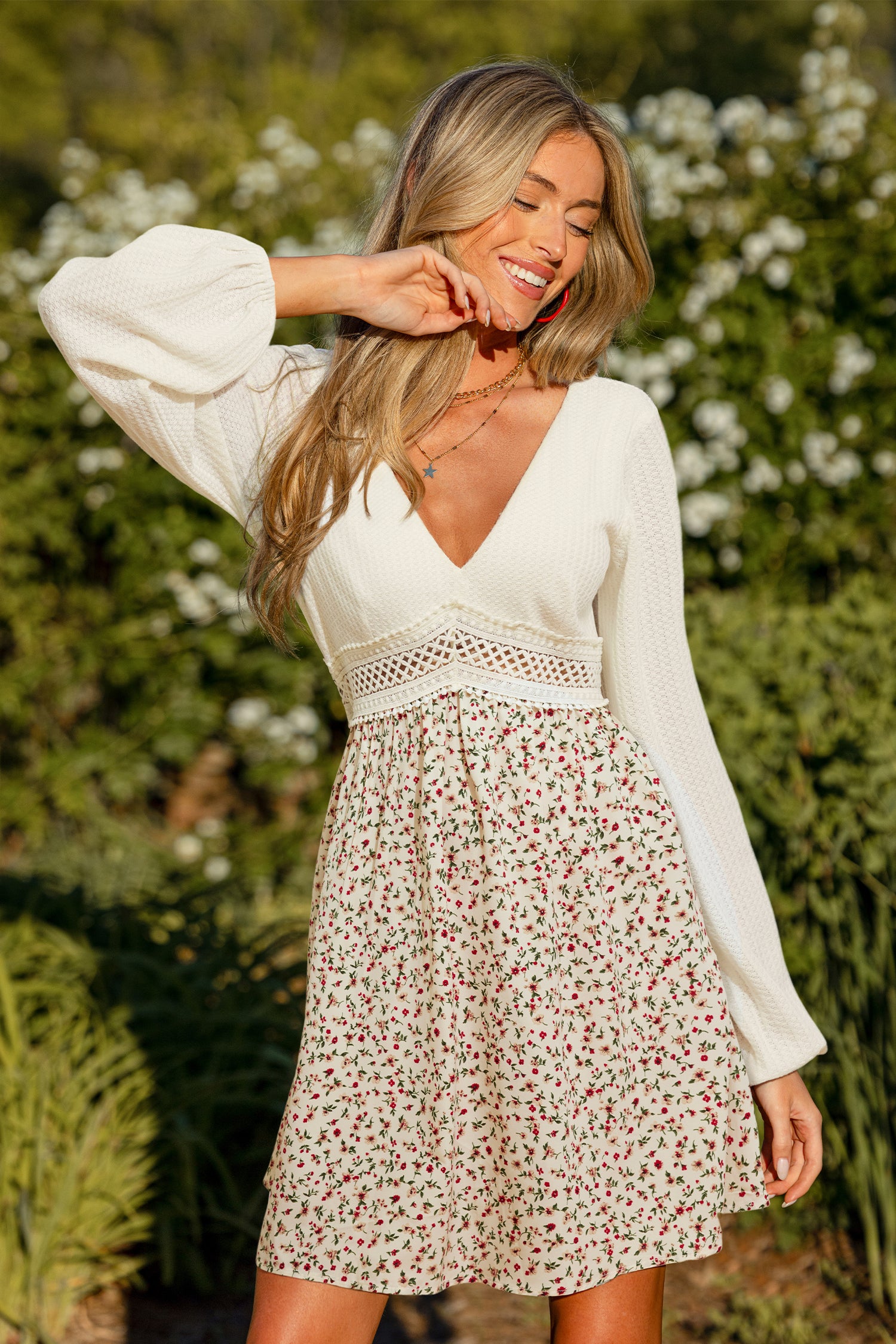 Lange Ärmel V-Ausschnitt Minikleid mit Blumenmuster