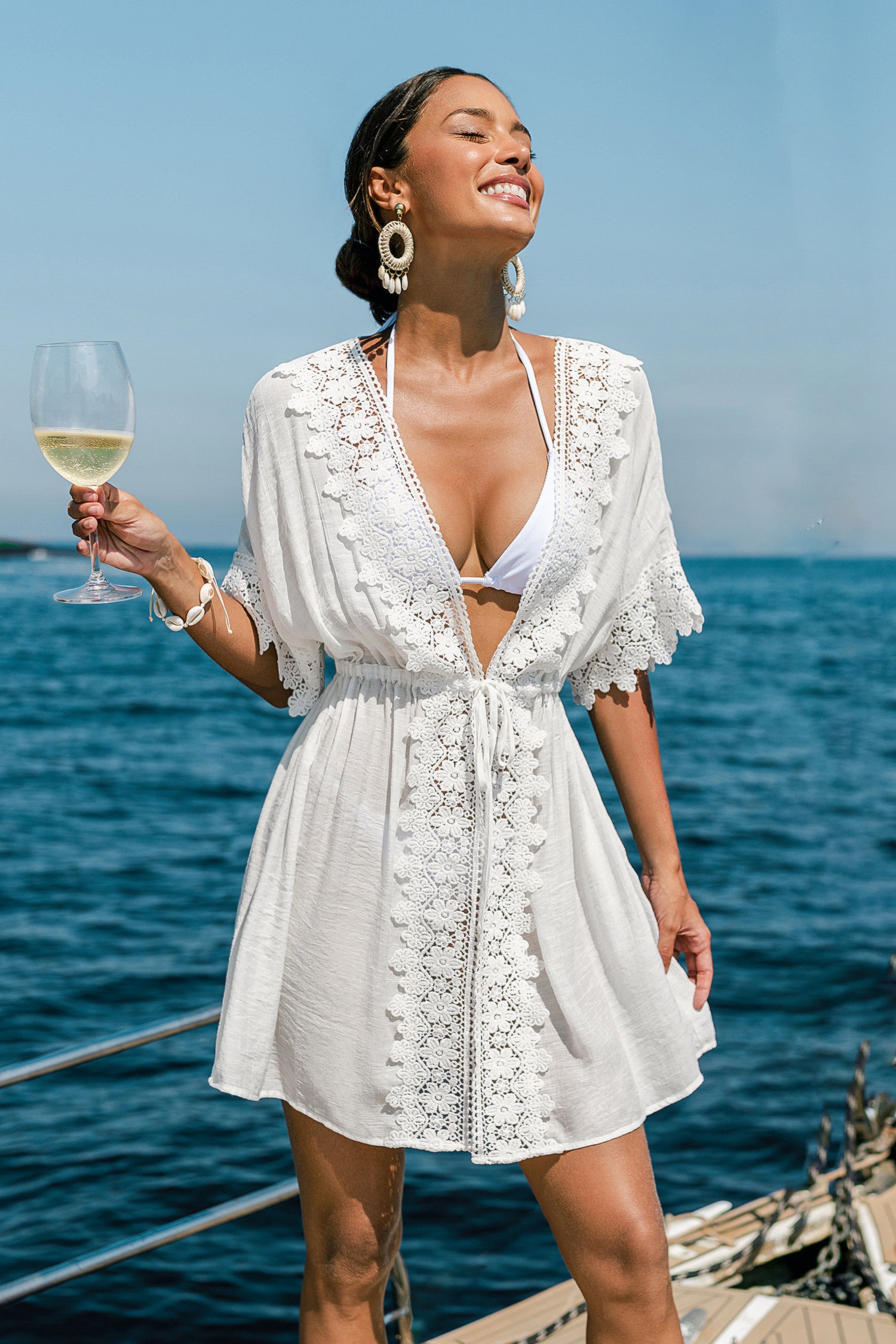 Weißes Kurzarm Tiefer Ausschnitt Mini-Strick-Strandkleid