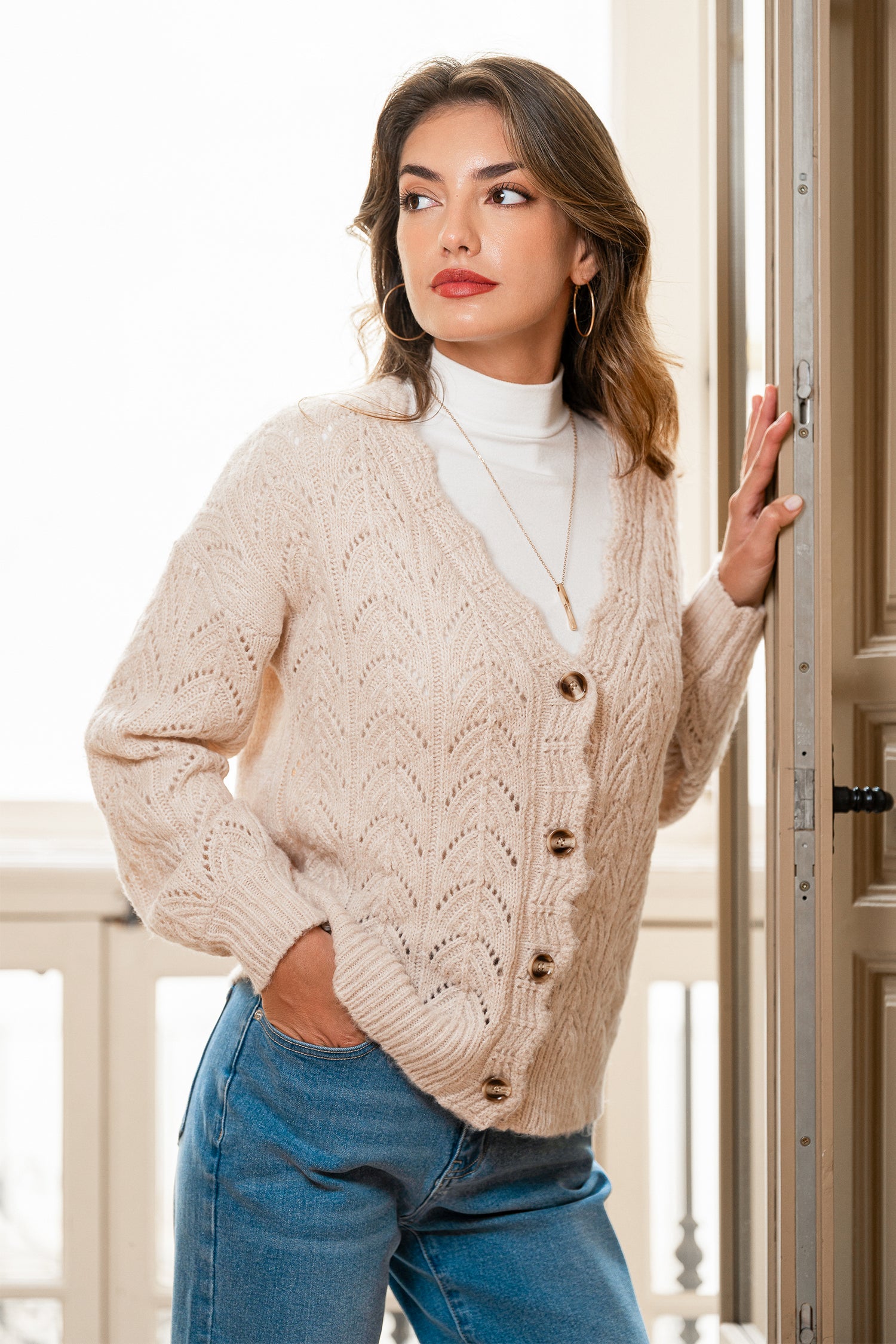 Beige V-Ausschnitt Strickjacke mit Knopfleiste