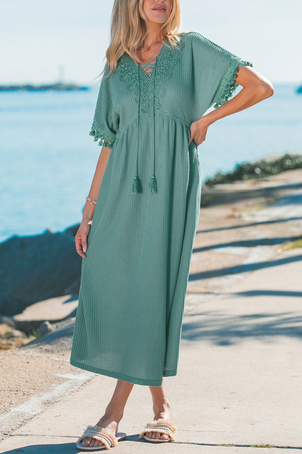 Grünes Kurzarm Maxi-Strandkleid mit Spitzenbesatz