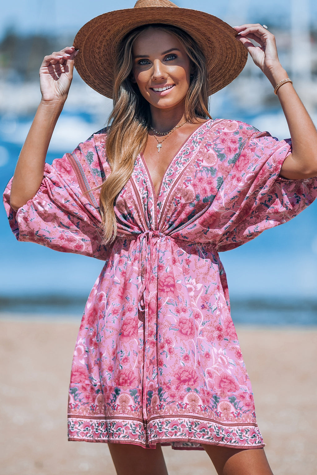 Rosa geblümtes Minikleid mit Blousonärmeln
