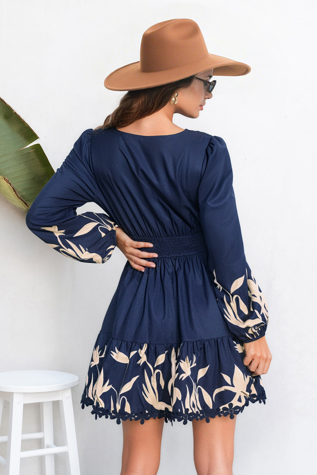 V-Ausschnitt Lange Ärmel Minikleid mit Blumenmuster