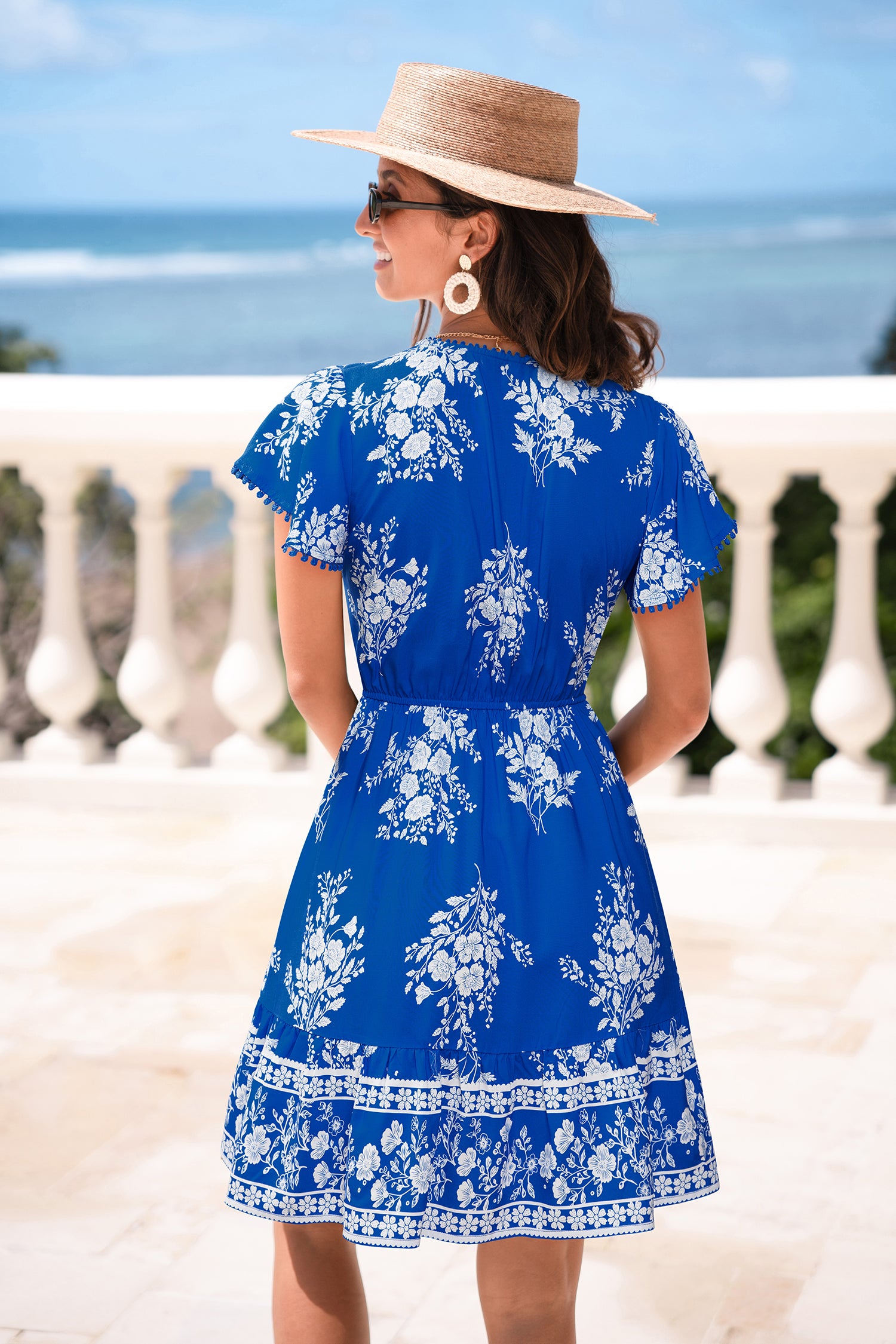 Blaues Florales Kurzarm V-Ausschnitt Mini-Strandkleid