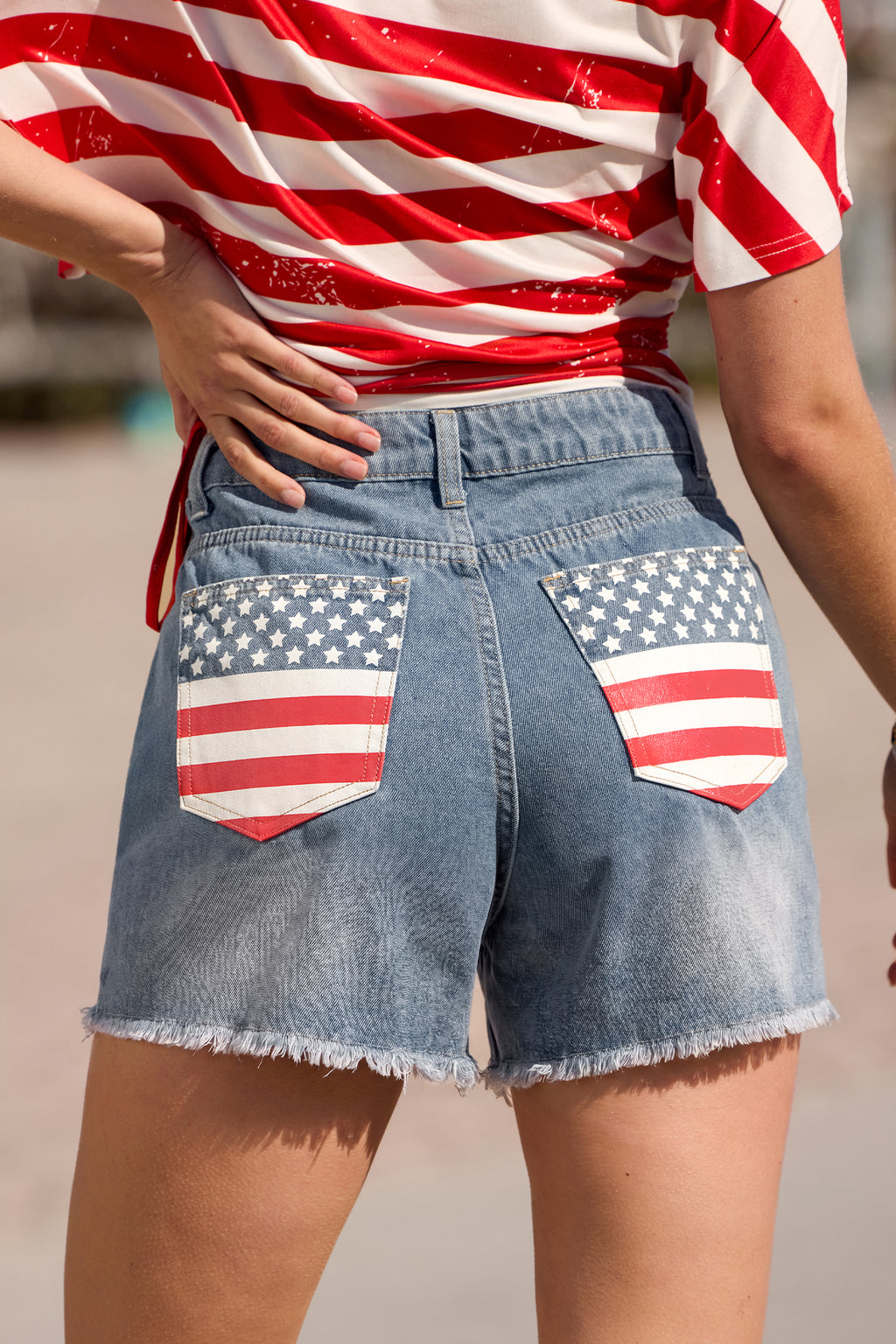 Blaue Jeansshorts mit weitem Bein