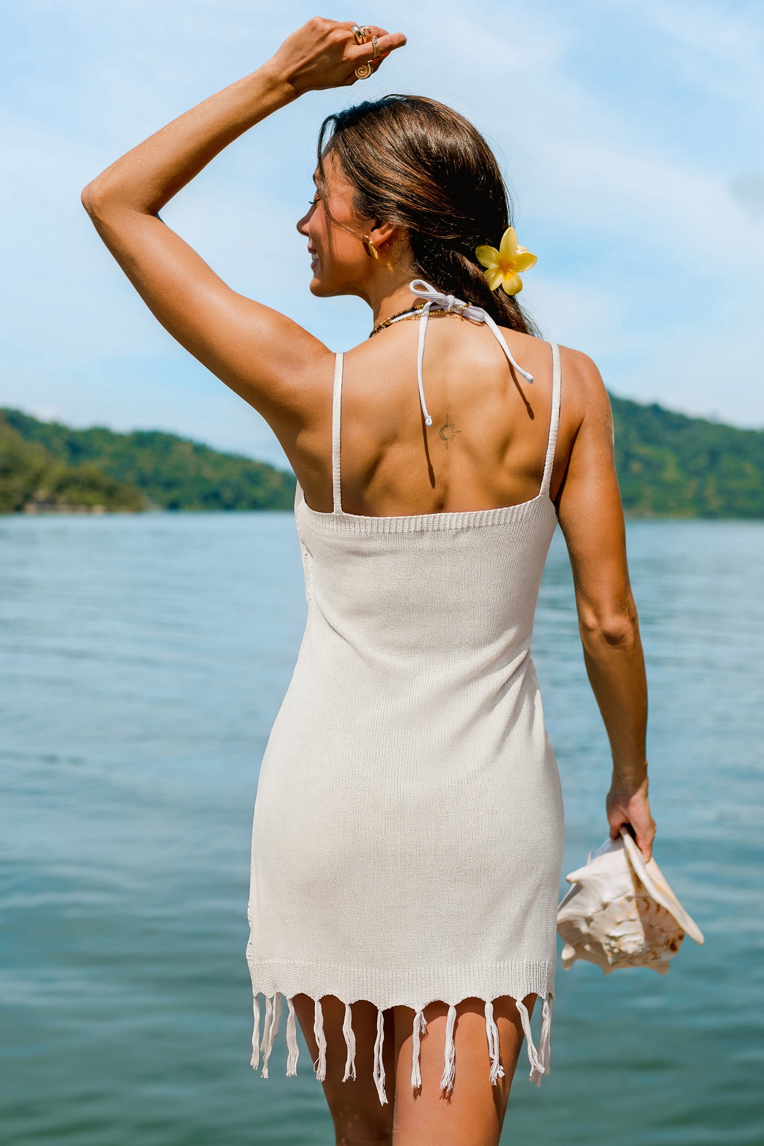 Weißes Ärmelloses Mini-Strick-Strandkleid mit Fransenbesatz