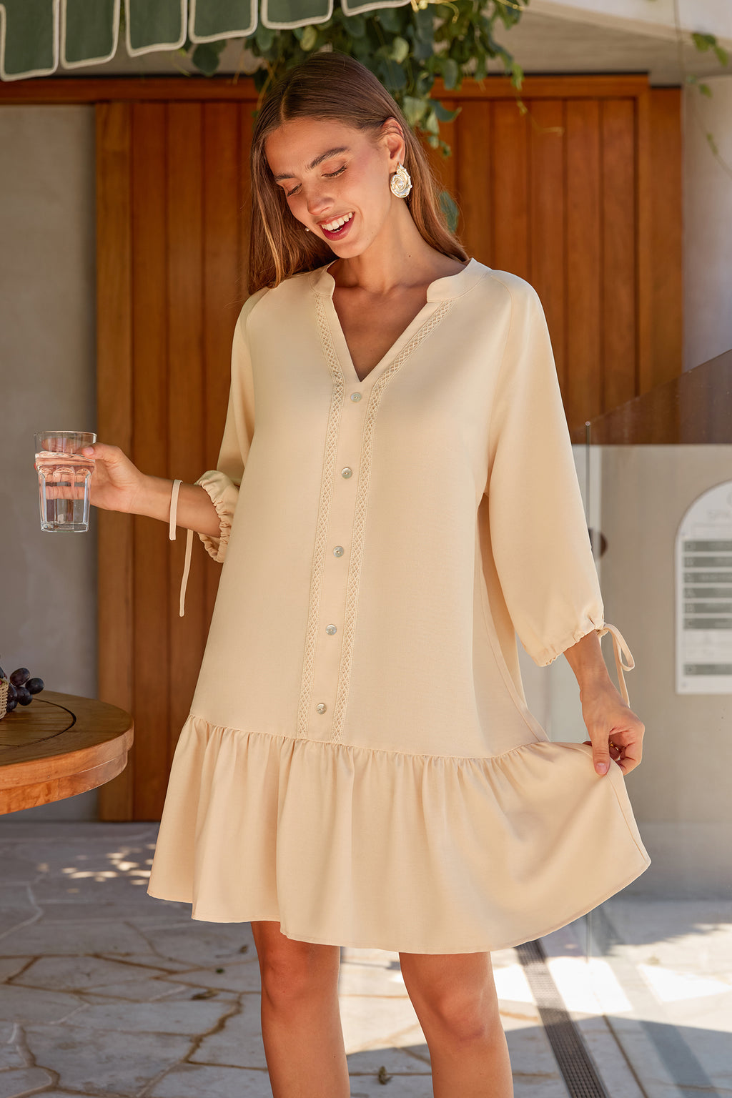 Beiges Halbarm-Minikleid