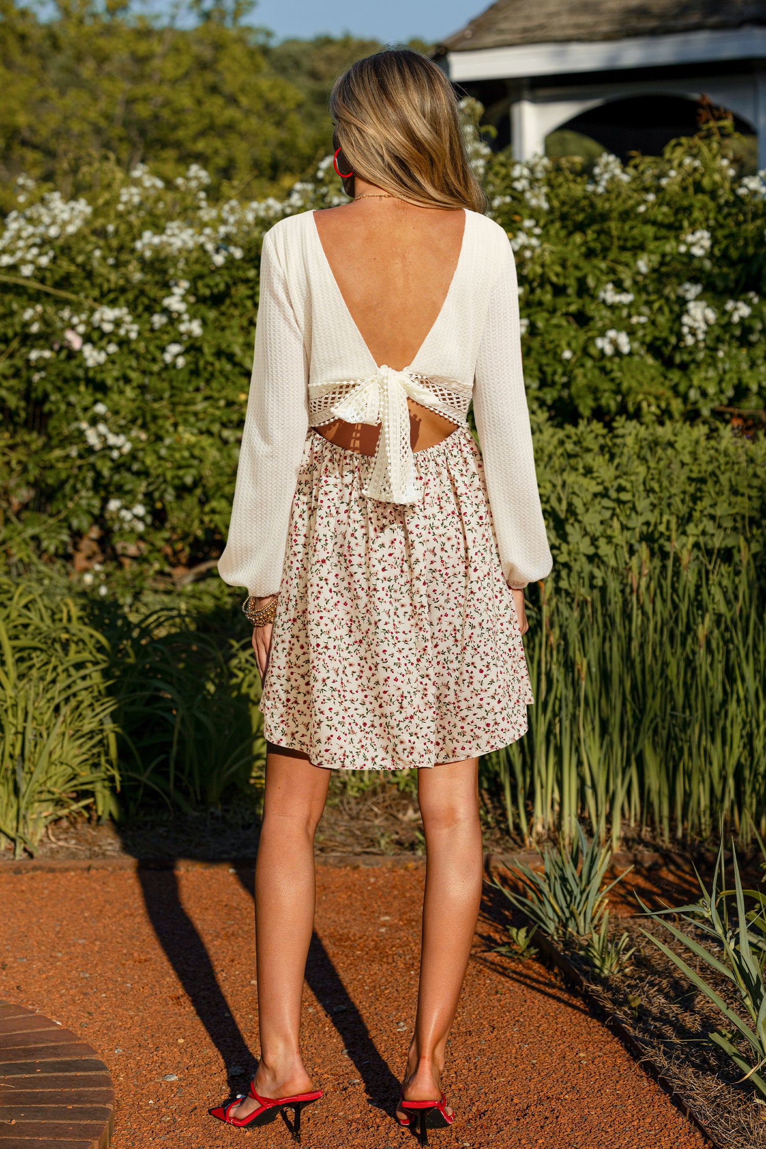 Lange Ärmel V-Ausschnitt Minikleid mit Blumenmuster