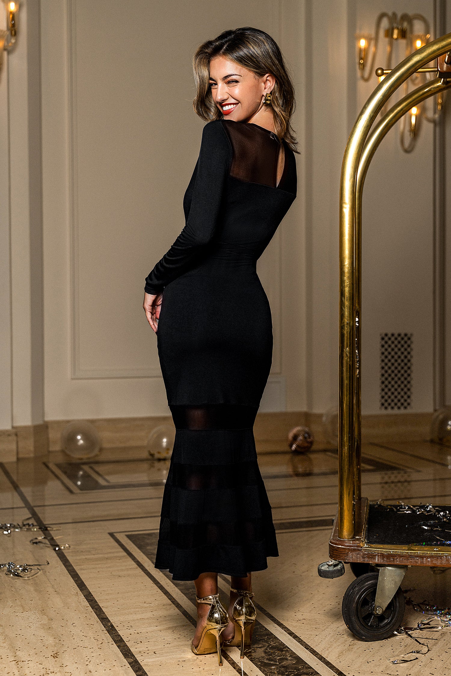Schwarzes Langarm Strick-Maxikleid