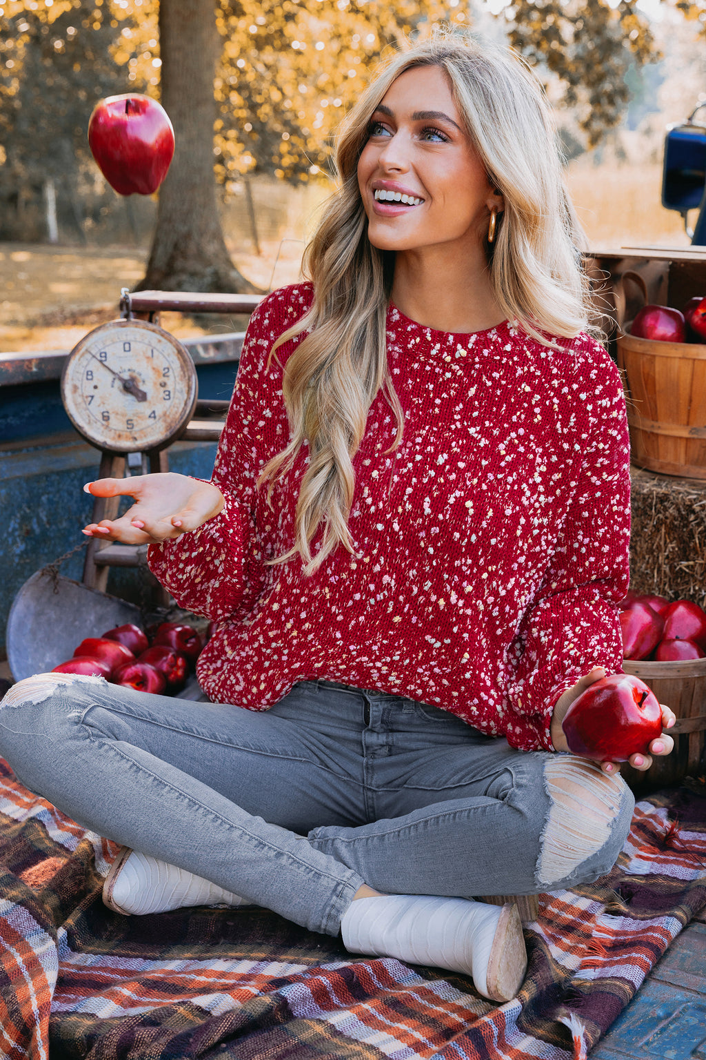 Roter Rundhals-Pullover