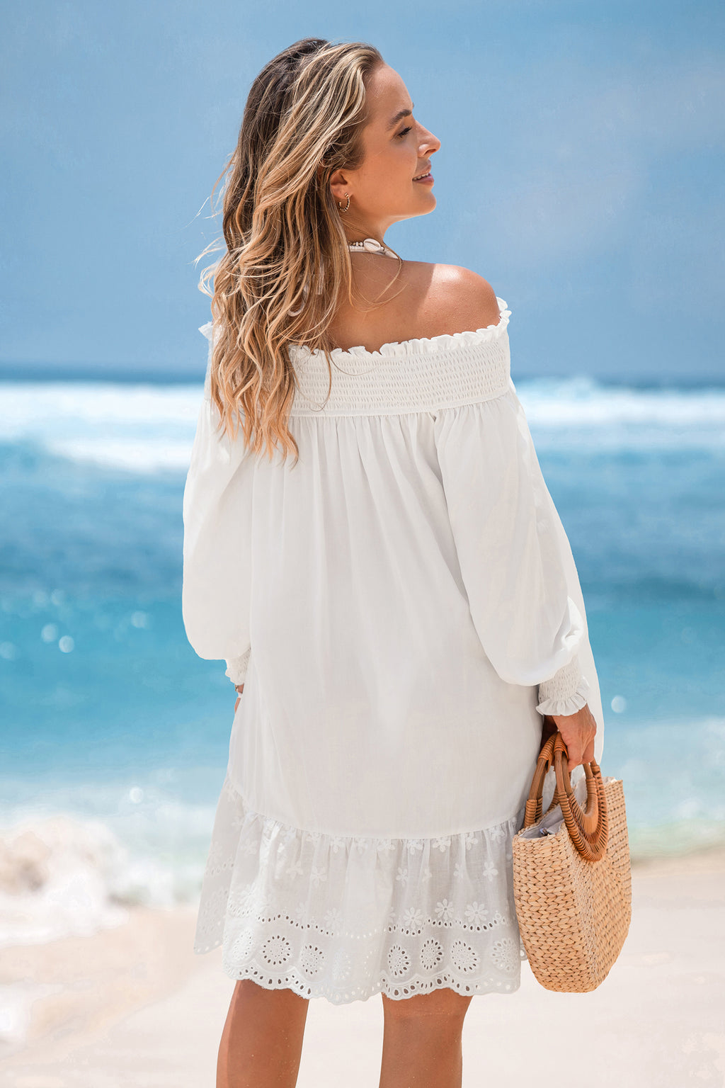 Weißes Schulterfreies Strandkleid mit langen Puffärmeln