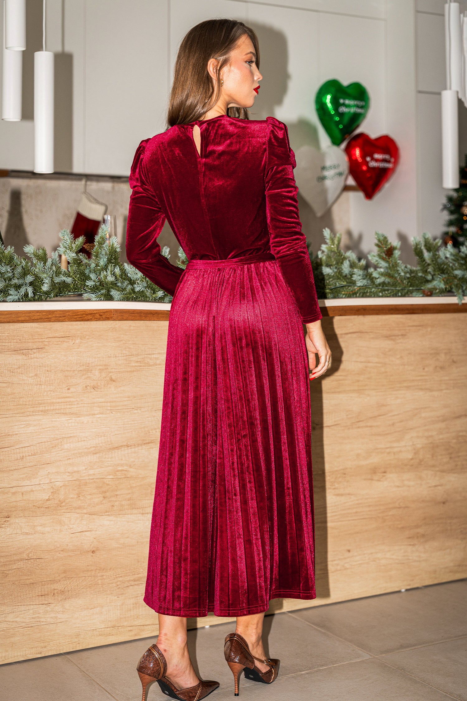 Rotes Schlüsselloch Maxi-Samtkleid mit Taillengürtel