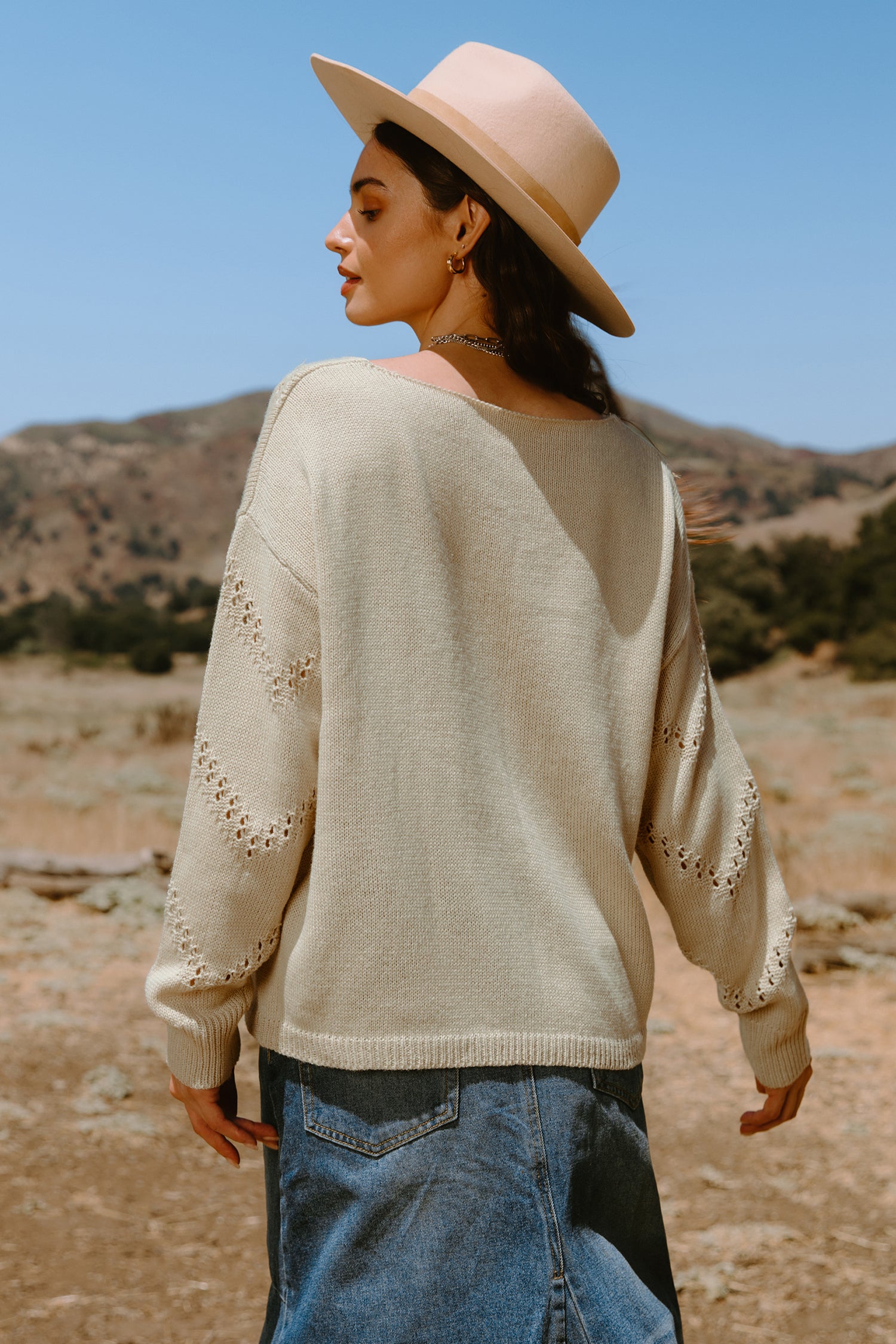 Beige Langarm-Strickoberteil mit V-Ausschnitt