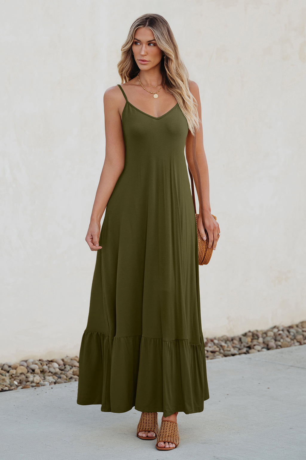 Grünes Maxikleid mit gerüschtem Saum