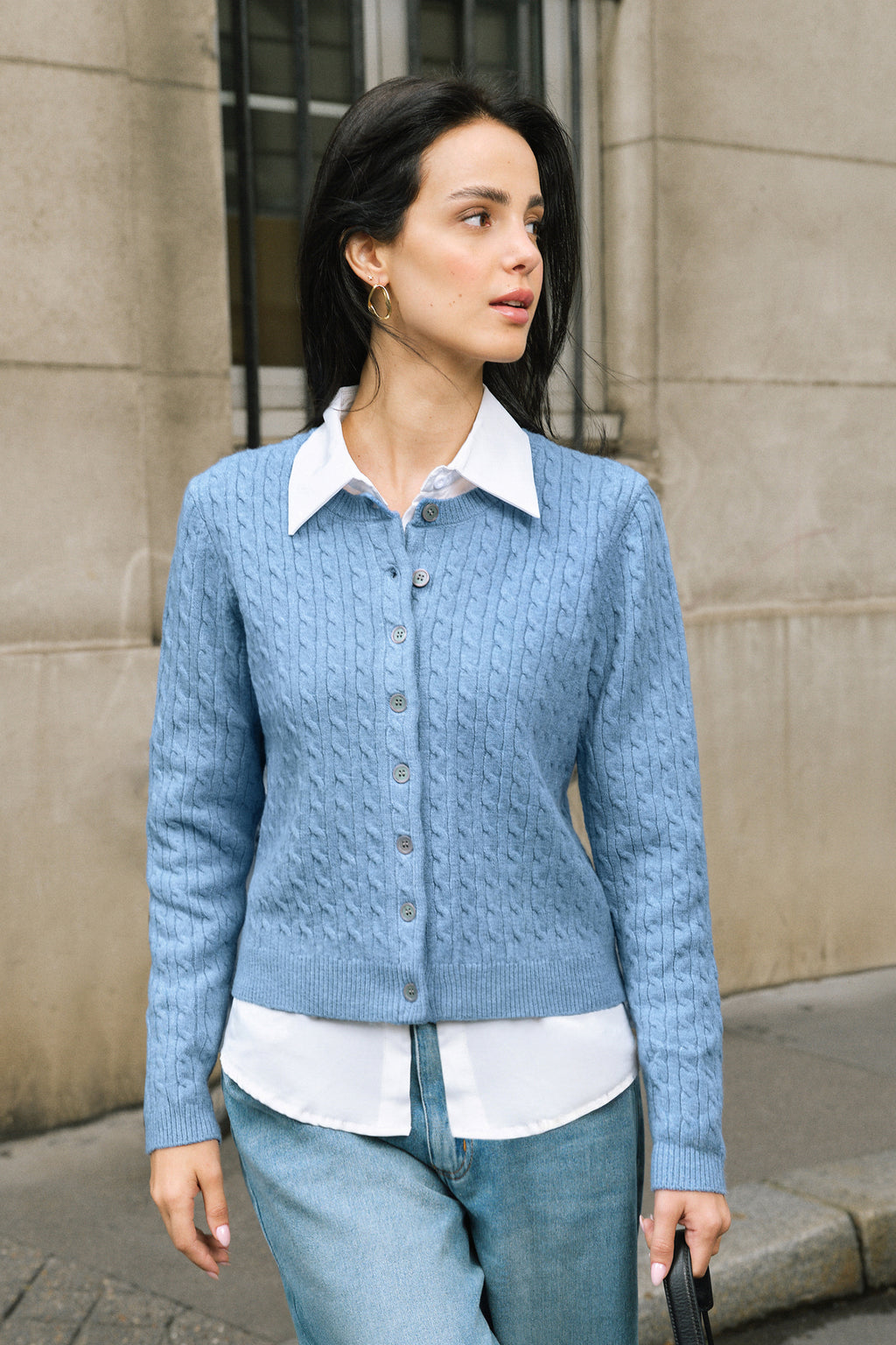 Blaue Rundhals Strickjacke mit Knopfleiste vorne