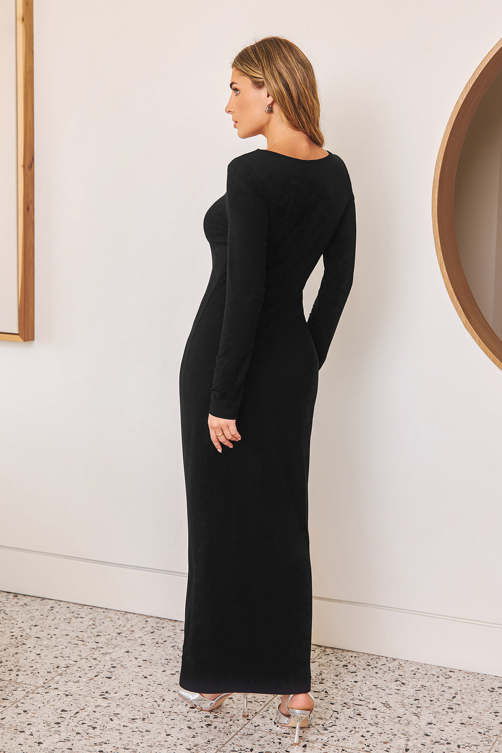 Schwarzes Langärmeliges Strick-Maxikleid mit Schlüsselloch