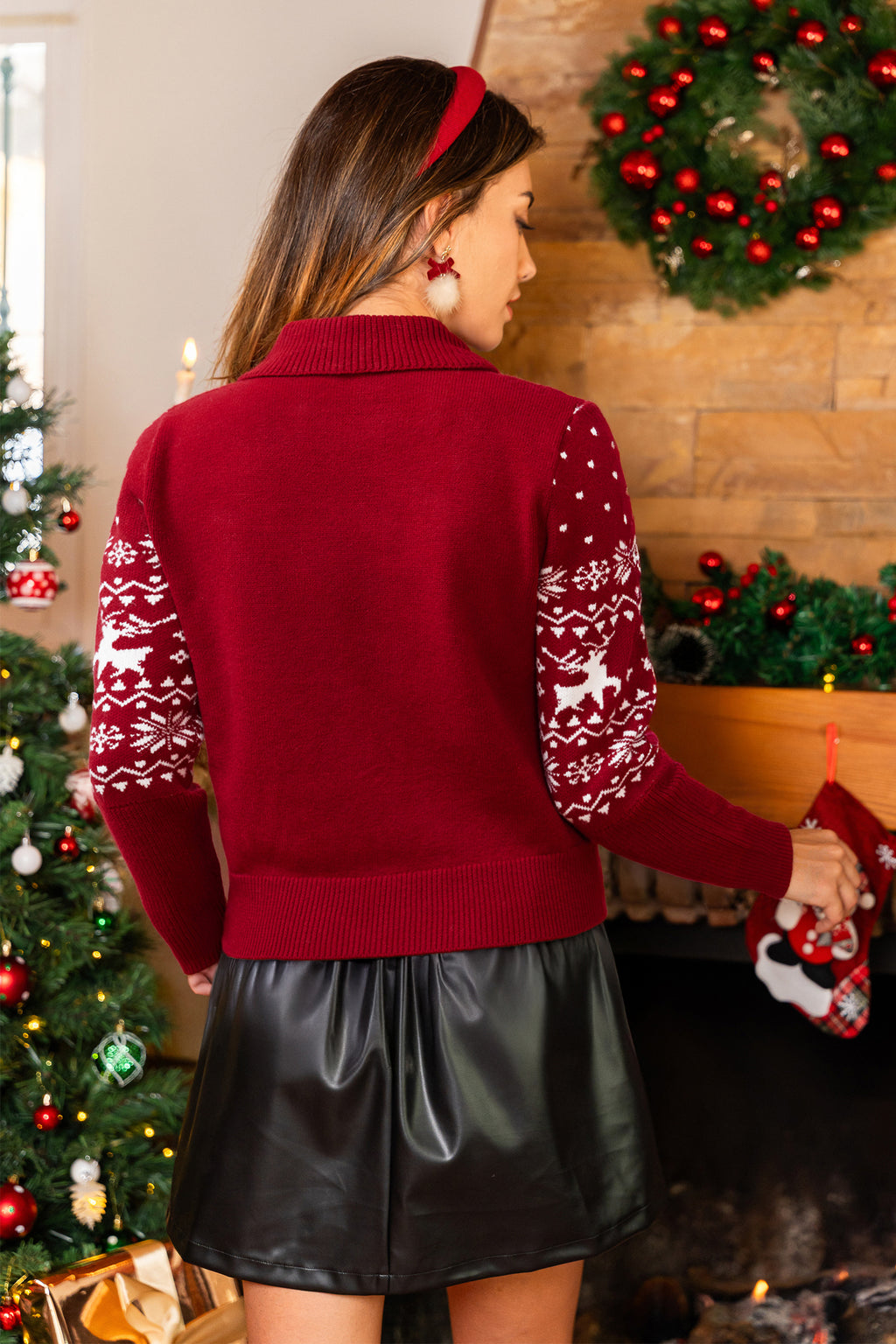 Rote Weihnachtsstrickjacke