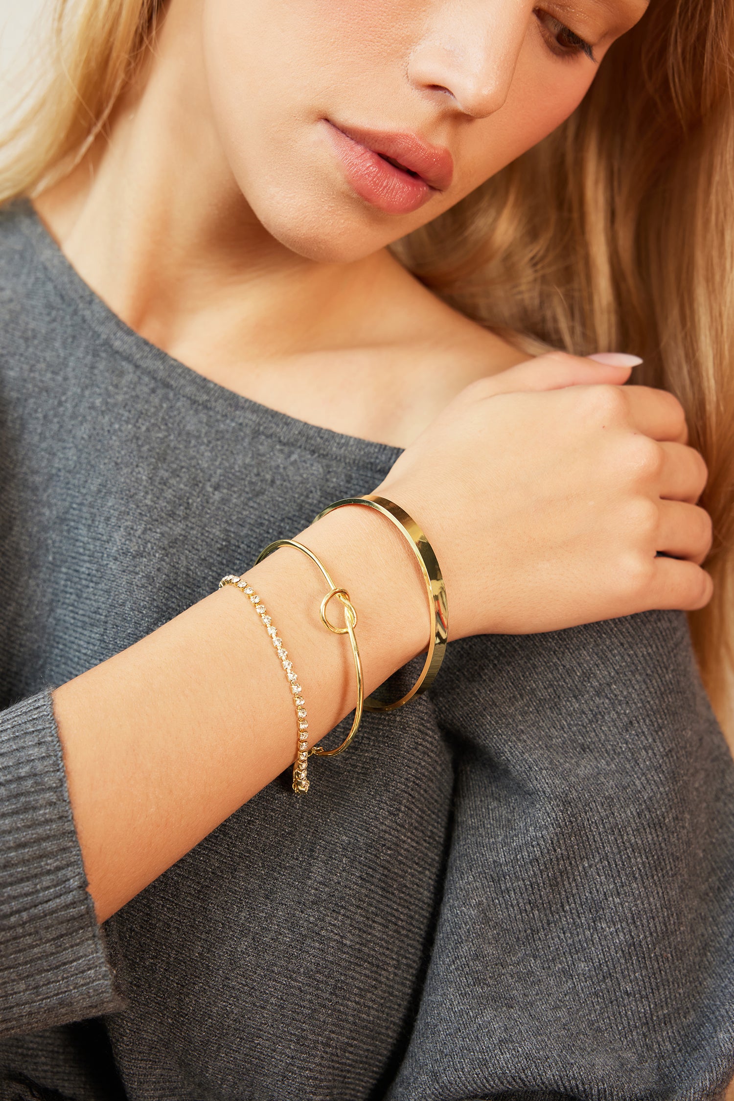Goldfarbenes Armband-Set mit Strass-Akzenten