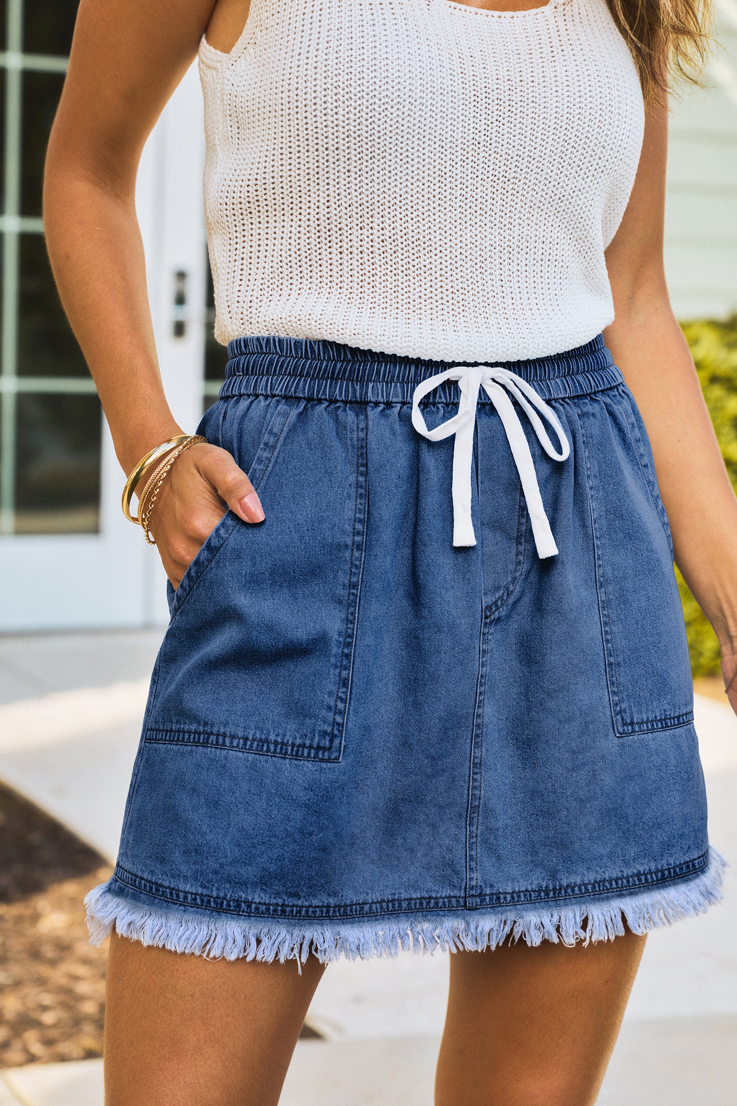 Dunkelblauer Mini-Jeansrock mit Taschen