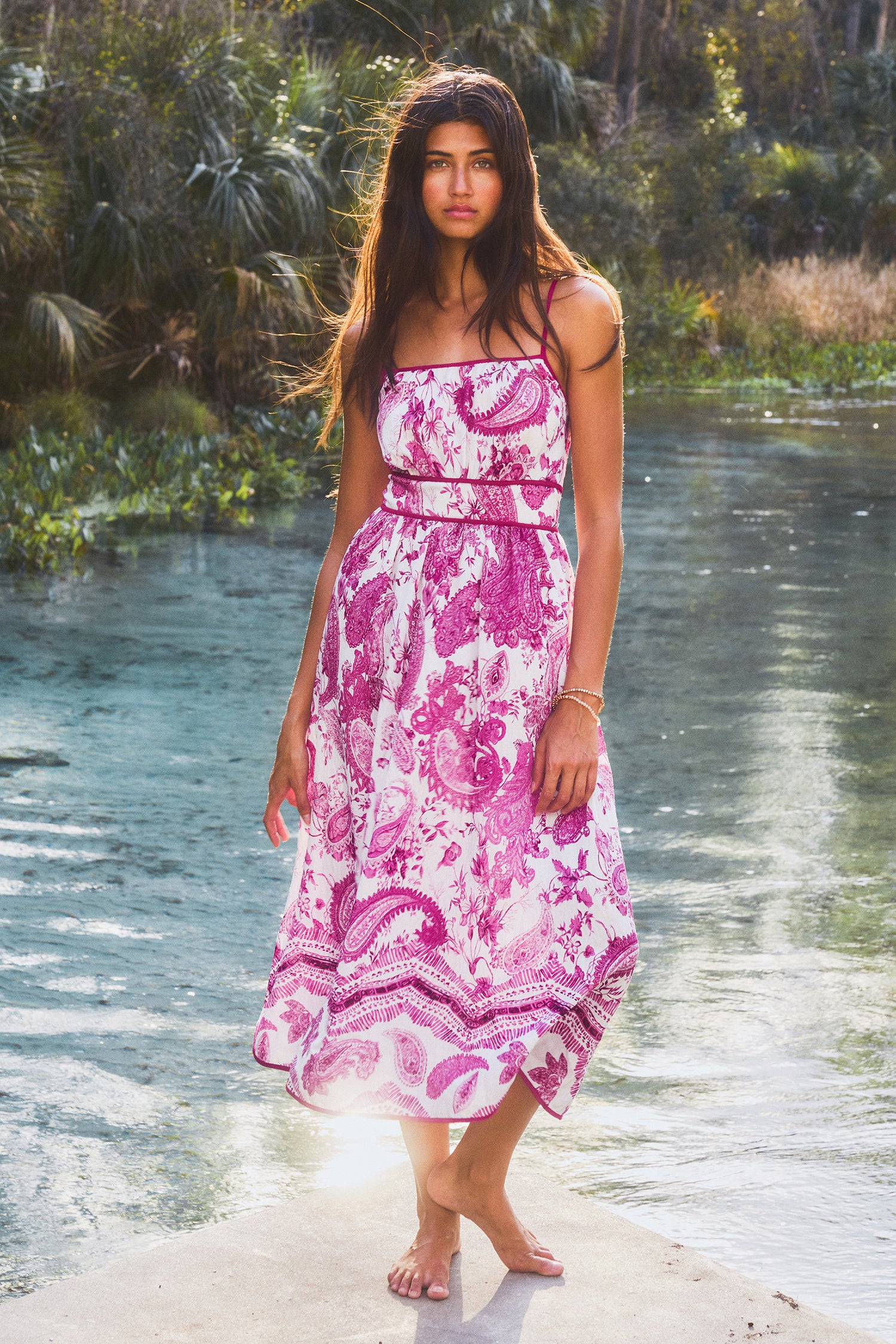 Lila Paisley Eckiger Ausschnitt Midi-Trägerkleid