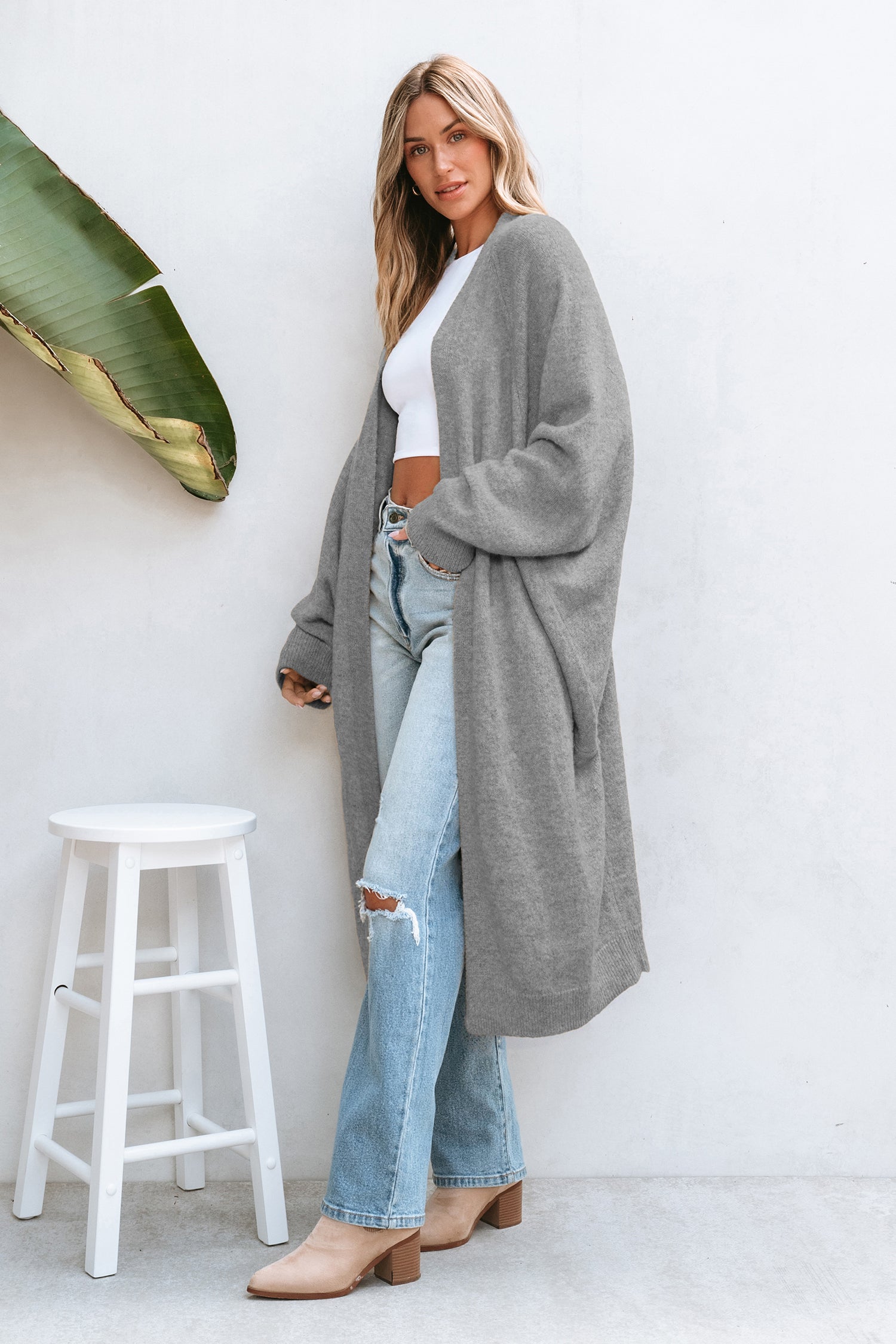 Graue Strickjacke mit Dolman-Ärmeln