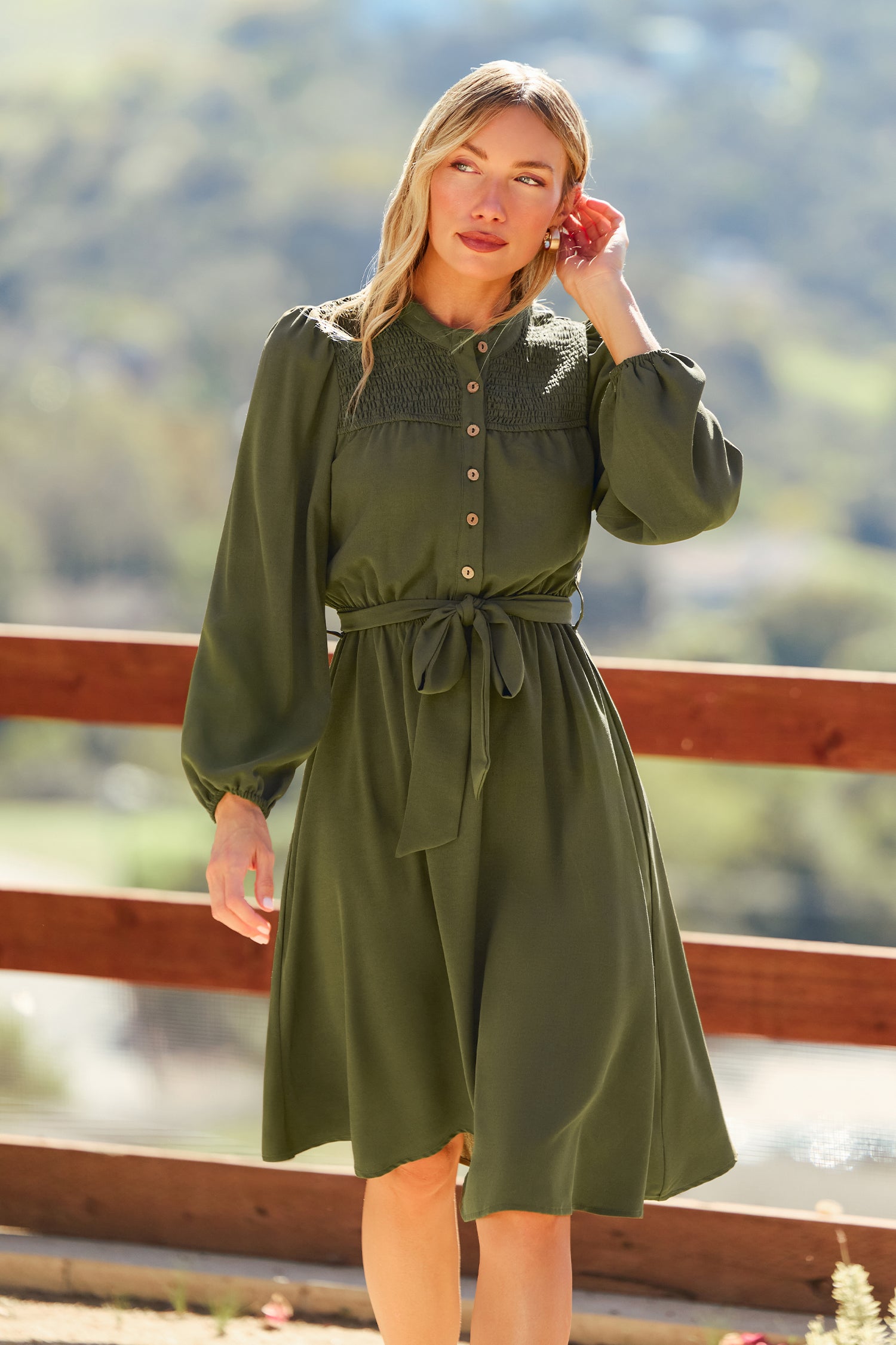 Grünes Langarm Rundhals Midikleid