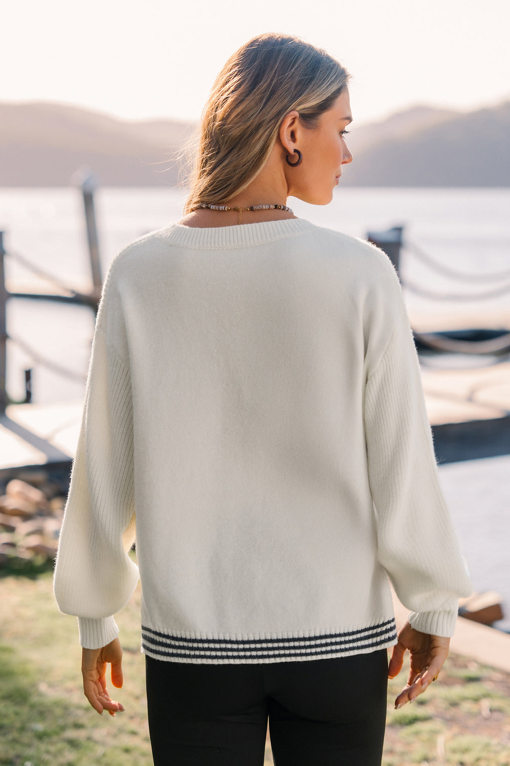 Beiger V-Ausschnitt Pullover mit Schlitzsaum