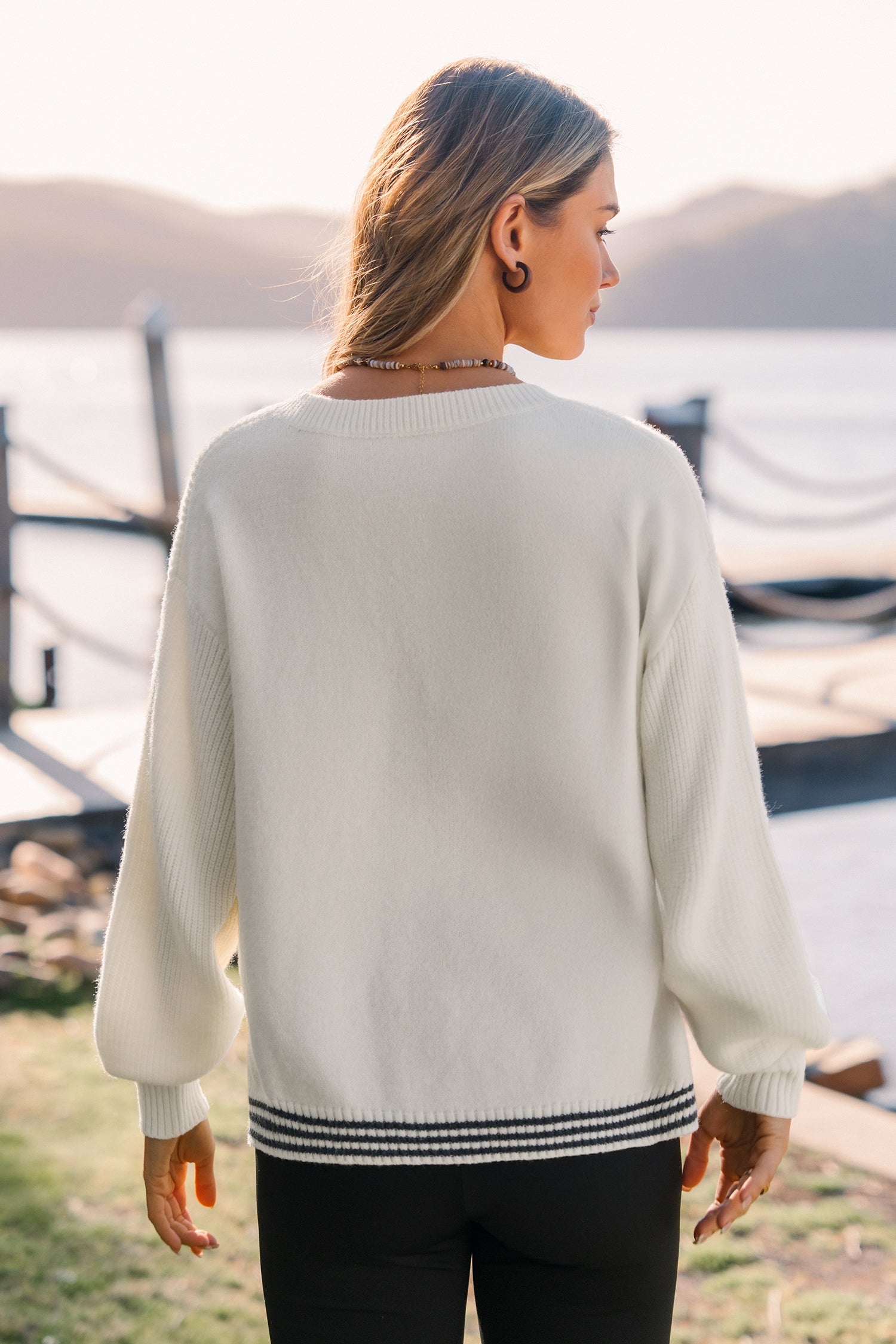 Beiger V-Ausschnitt Pullover mit Schlitzsaum