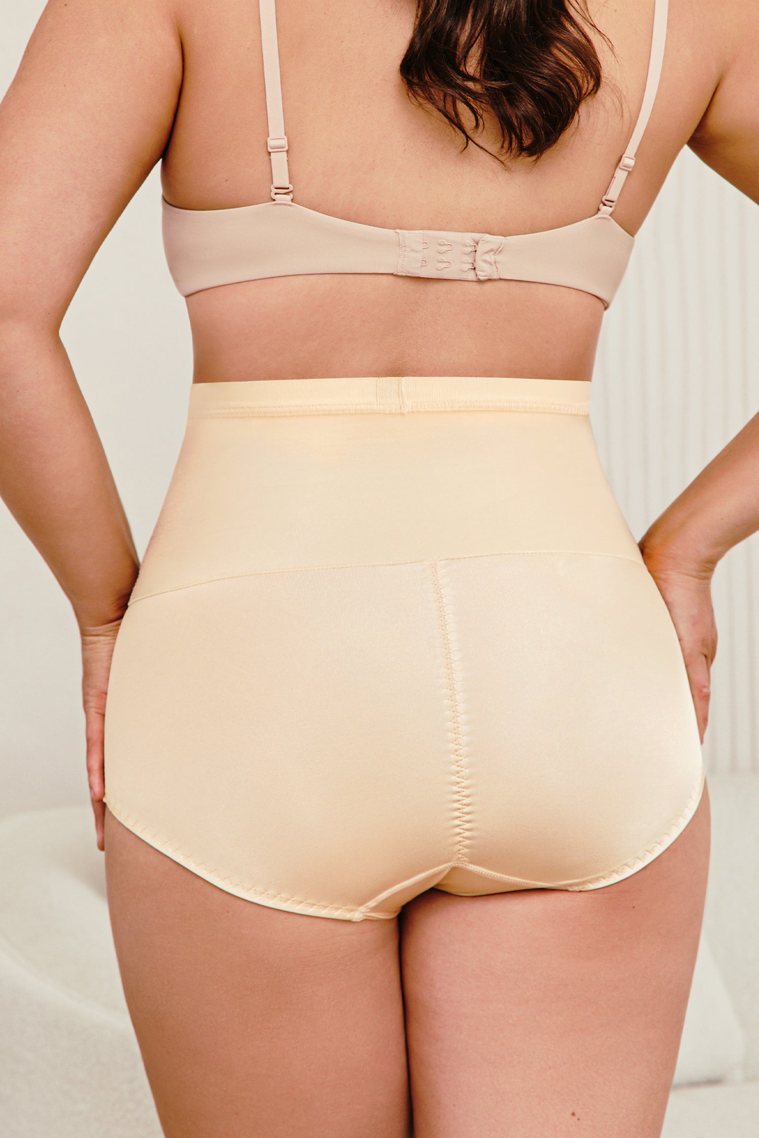 Nudefarbener High-Waist Shapewear-Slip