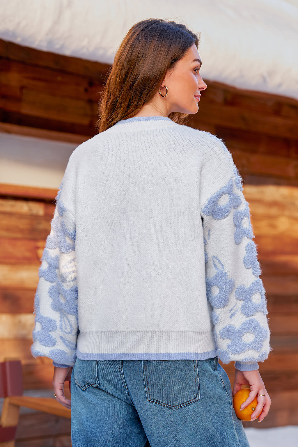 Weißer Hoher Ausschnitt Pullover mit blauen Blumen