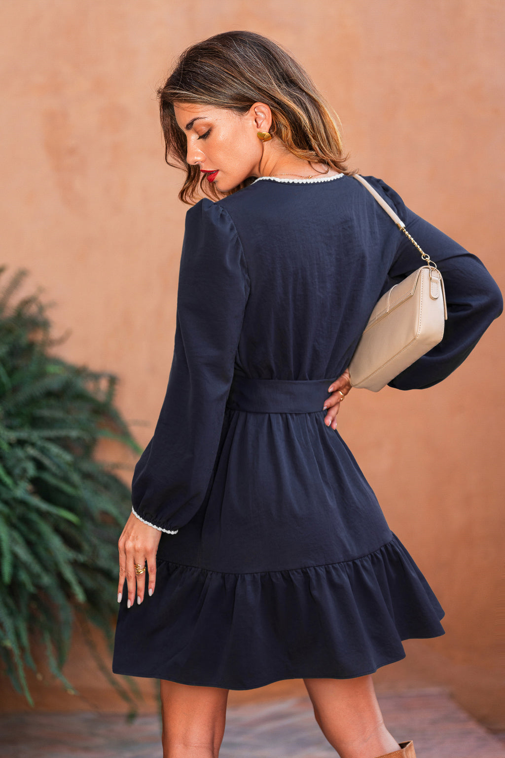 Blaues V-Ausschnitt Langarm-Minikleid