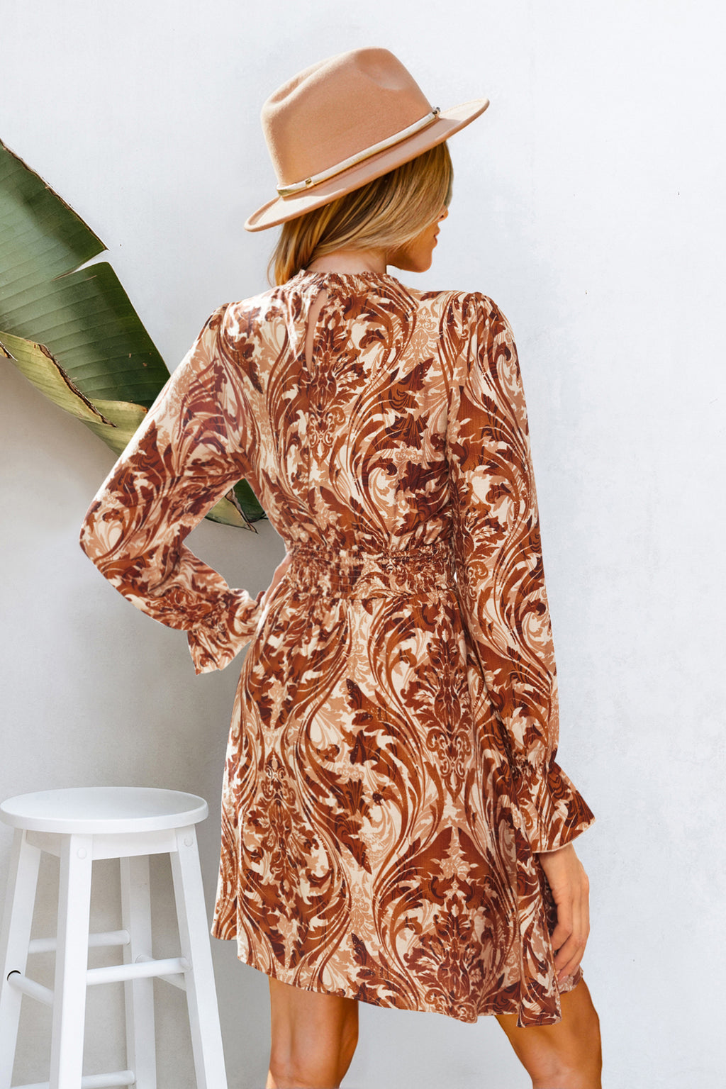 Verziertes Lange Ärmel Hoher Ausschnitt Minikleid