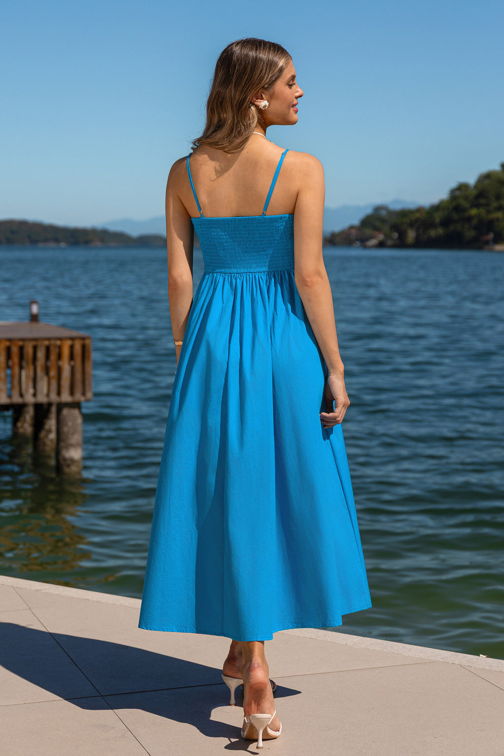 Blaues Midi-Abendkleid mit eckigem Ausschnitt