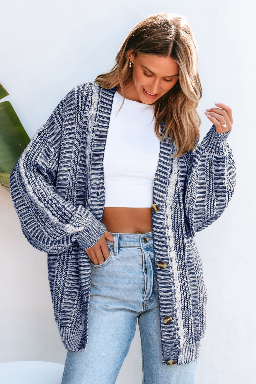 Blaue Zopfmuster Strickjacke mit Knopfleiste vorne