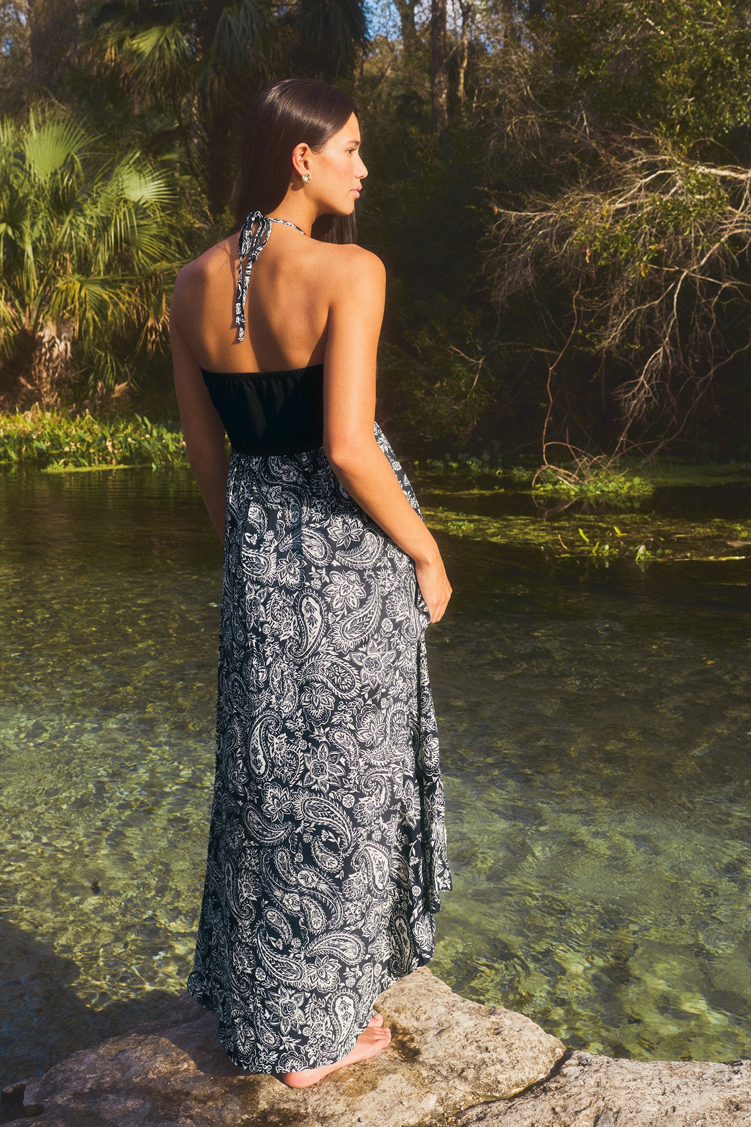 Schwarzes Maxikleid mit Herzausschnitt