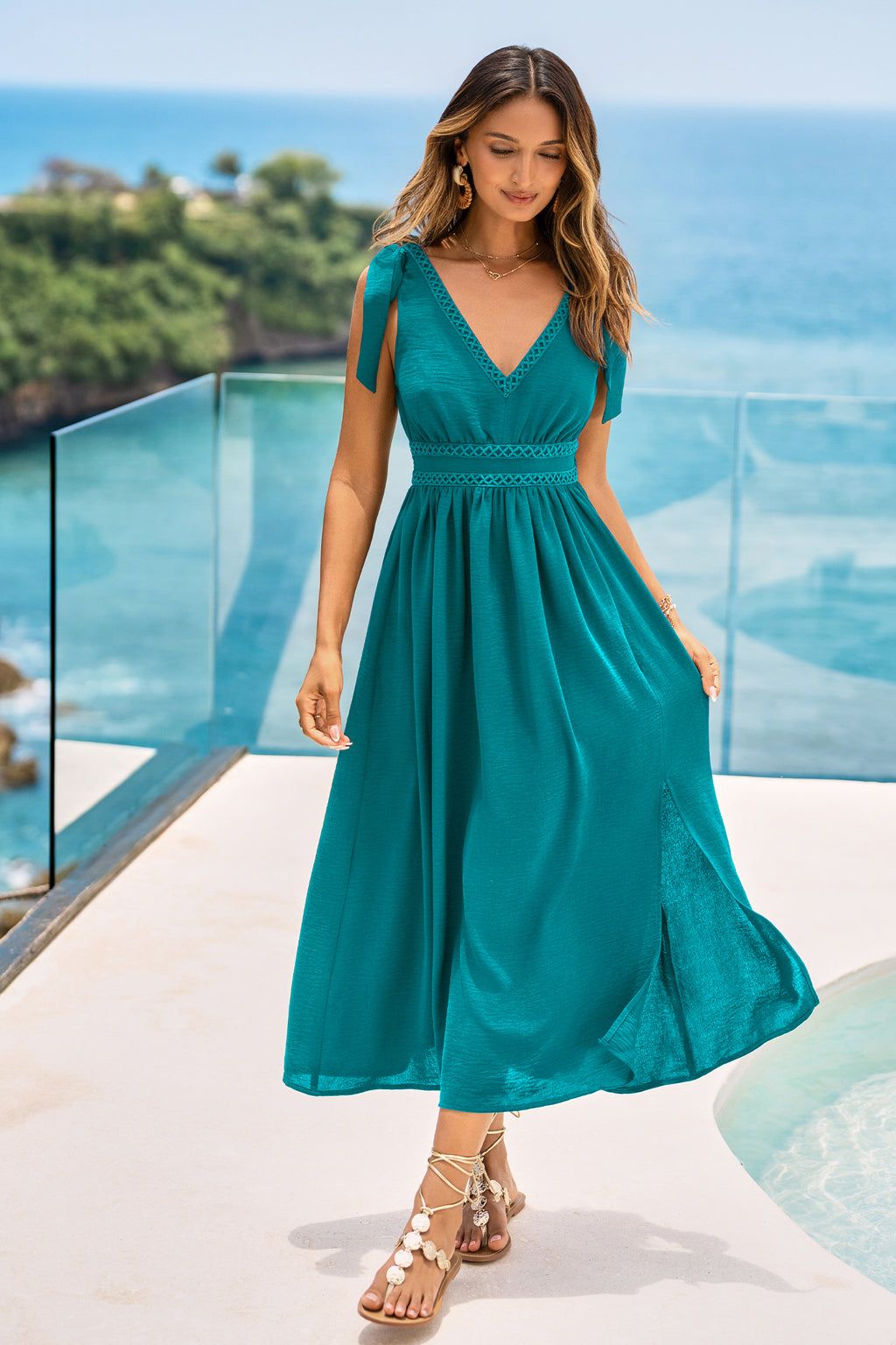Blaugrünes Maxi-Urlaubs-Sommerkleid mit tiefem Ausschnitt