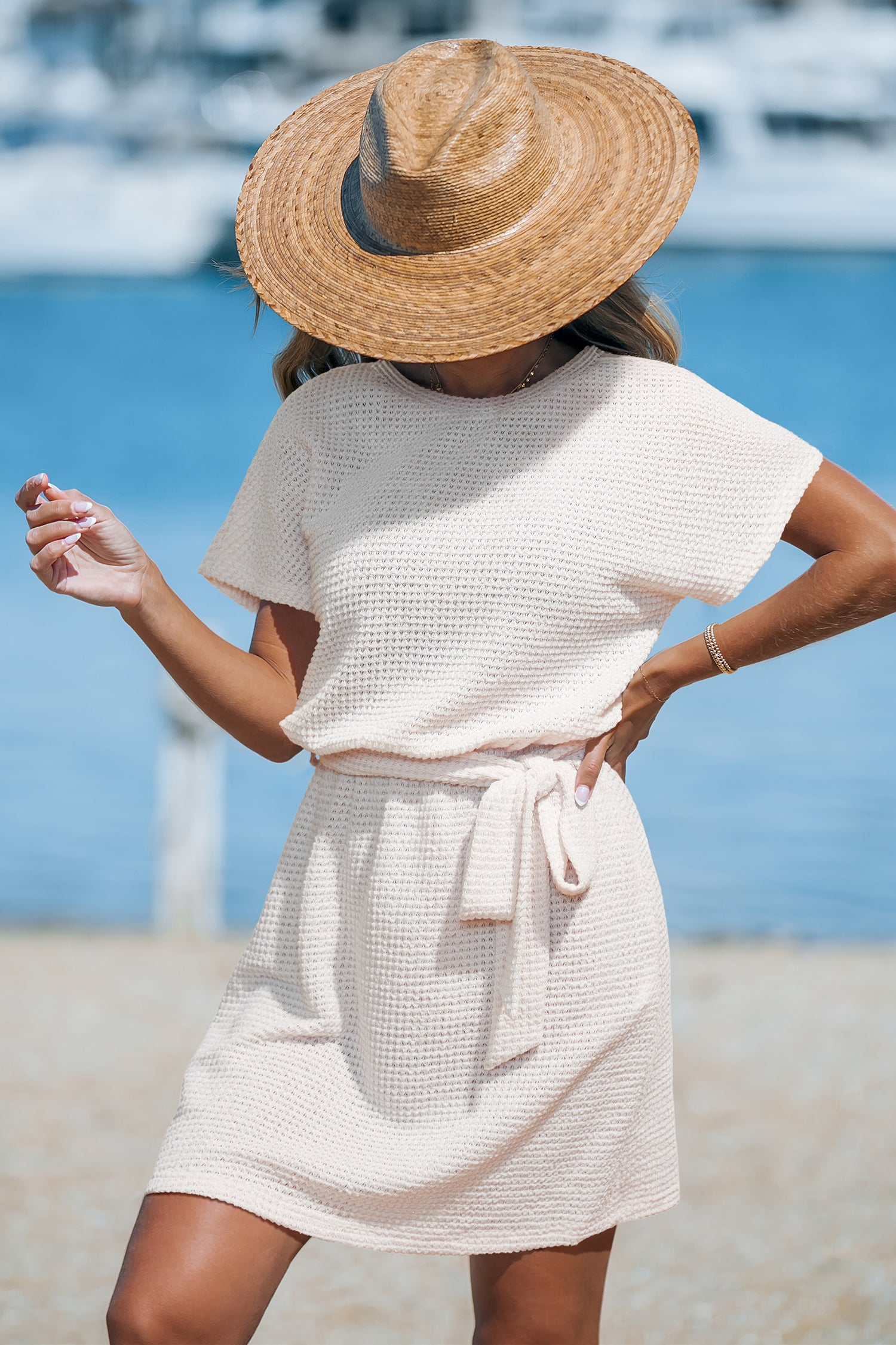 Weißes Kurzarm Rundhals Mini-Strandkleid