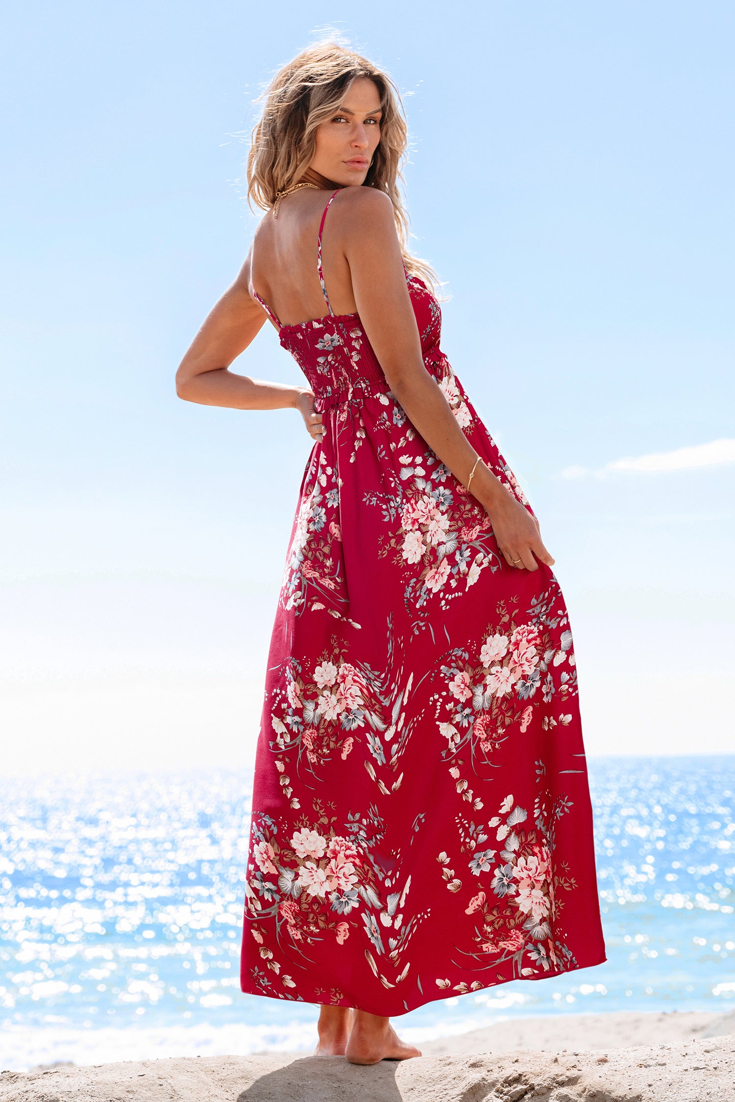 Rotes Geblümtes Gesmoktes Maxi-Bandeaukleid