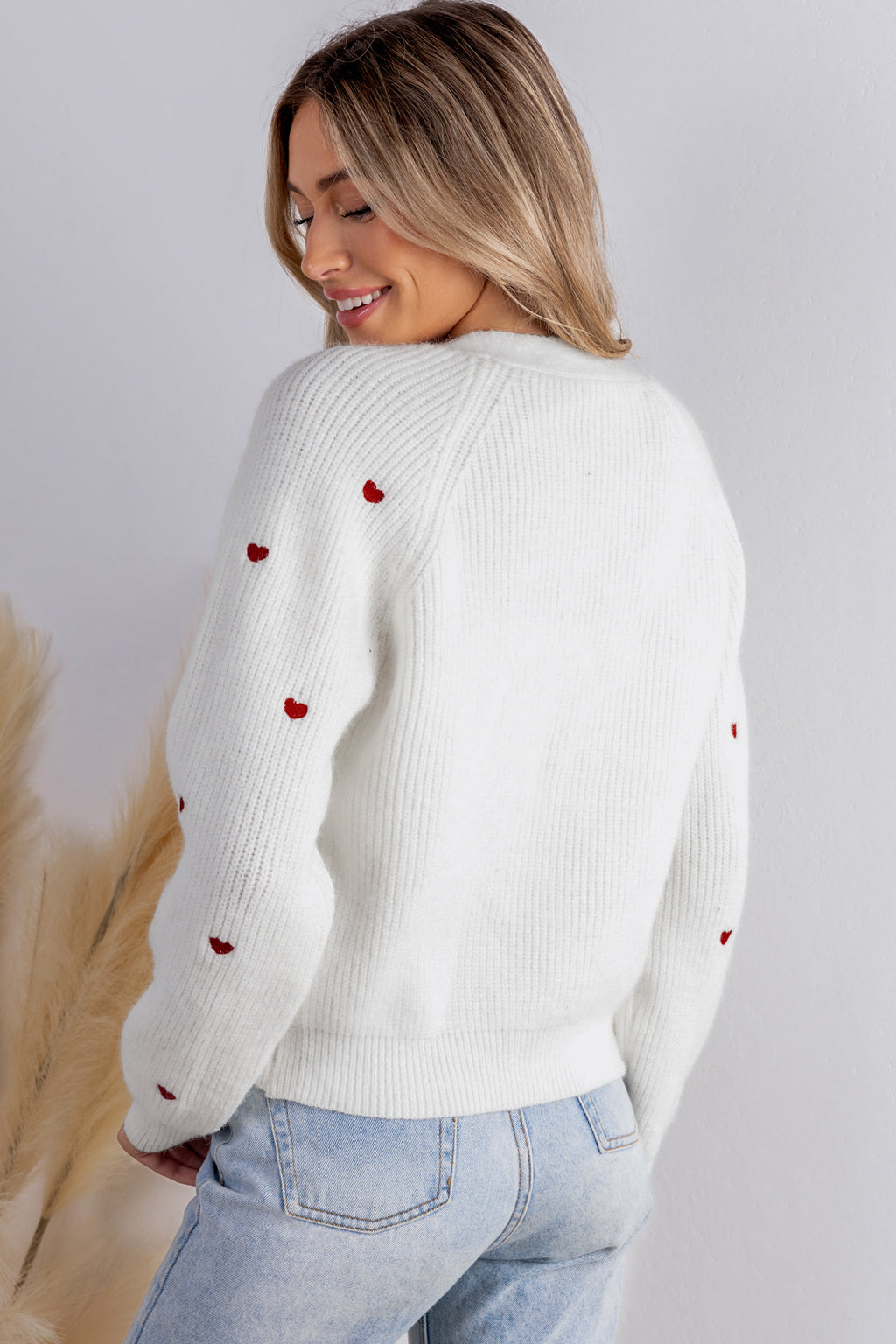 Strickjacke mit V-Ausschnitt und Herzmuster