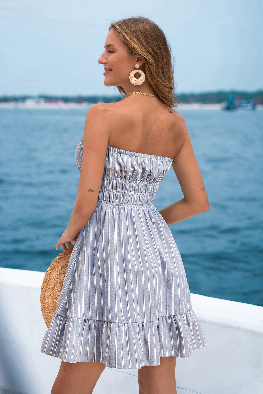 Blaues Gestreiftes Ärmelloses Mini-Bandeaukleid