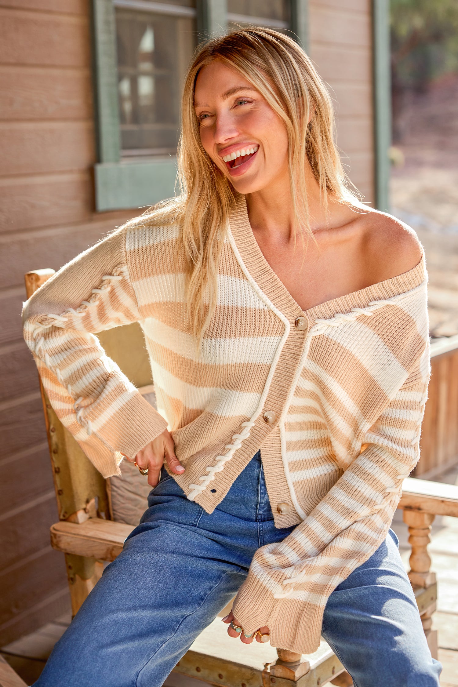 Gestreifte Strickjacke V-Ausschnitt