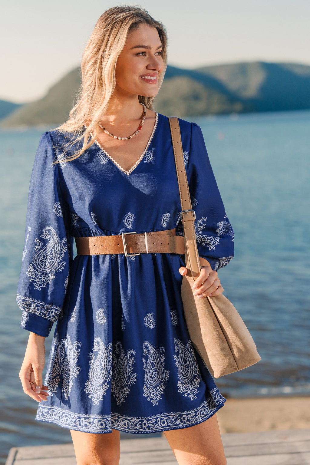 Blaues Paisley V-Ausschnitt Minikleid